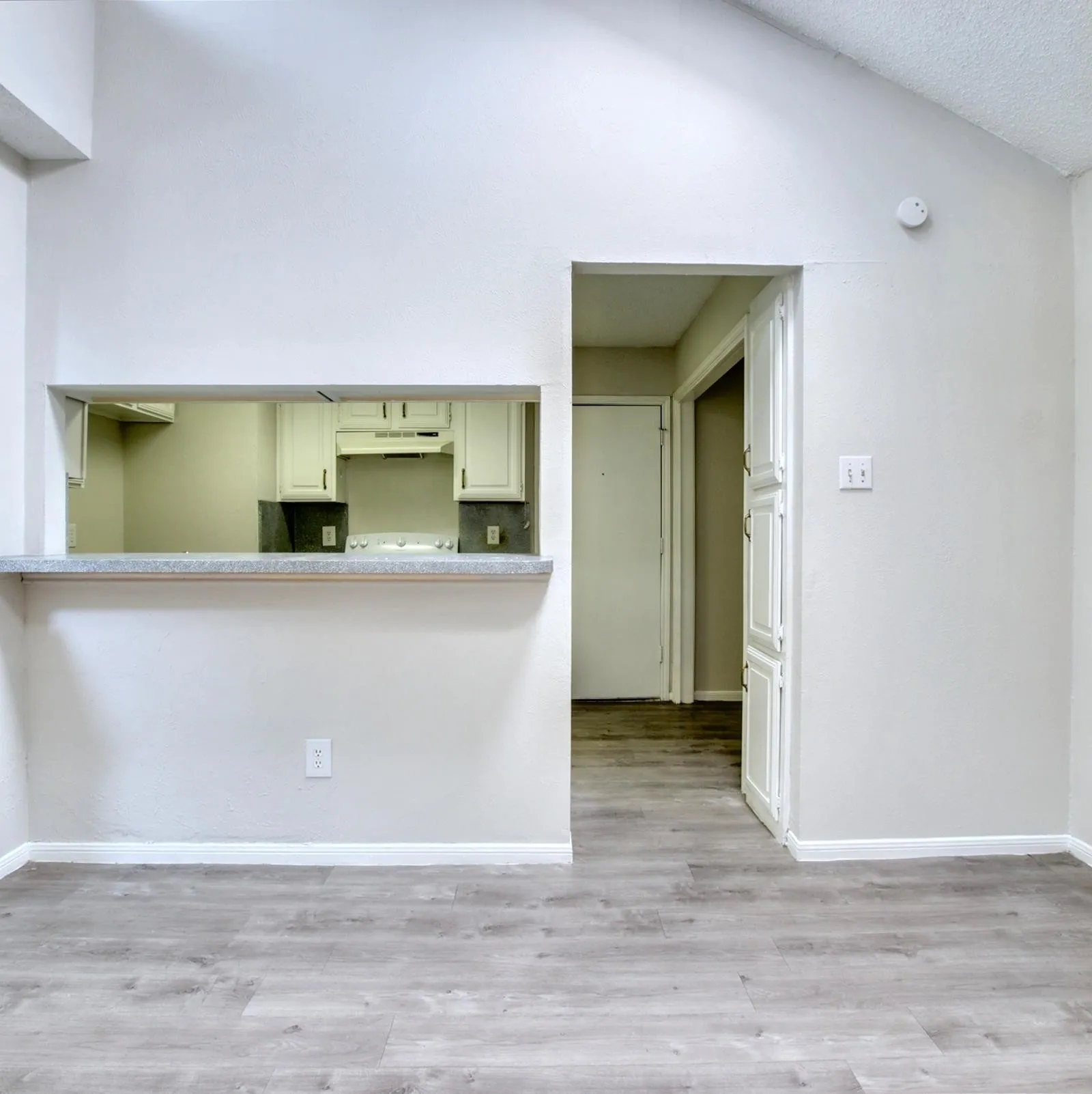 Single Family Residence For Sale in Dallas County , 712 Via Miramonte, Mesquite, Texas 75150, 2 Bedrooms, 2 Bathrooms, 2 Garage spaces, 1,114 Sqft, built in 1981, Price $195,000, mls#21329649, Real Estate Agent in Mesquite, Homes For Sale in Dallas county, Homes For Sale in Mesquite, Realtor in Mesquite Texas, Real Estate Brokerage Independent Realty Texas, Luminita Cordes Realtor