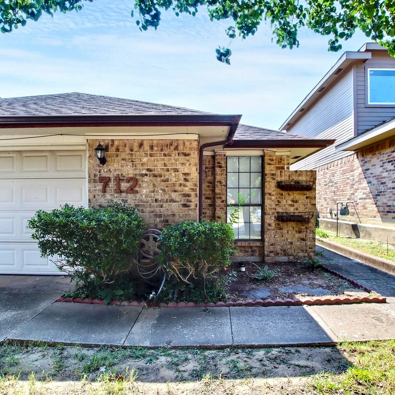 Single Family Residence For Sale in Dallas County , 712 Via Miramonte, Mesquite, Texas 75150, 2 Bedrooms, 2 Bathrooms, 2 Garage spaces, 1,114 Sqft, built in 1981, Price $195,000, mls#21329649, Real Estate Agent in Mesquite, Homes For Sale in Dallas county, Homes For Sale in Mesquite, Realtor in Mesquite Texas, Real Estate Brokerage Independent Realty Texas, Luminita Cordes Realtor