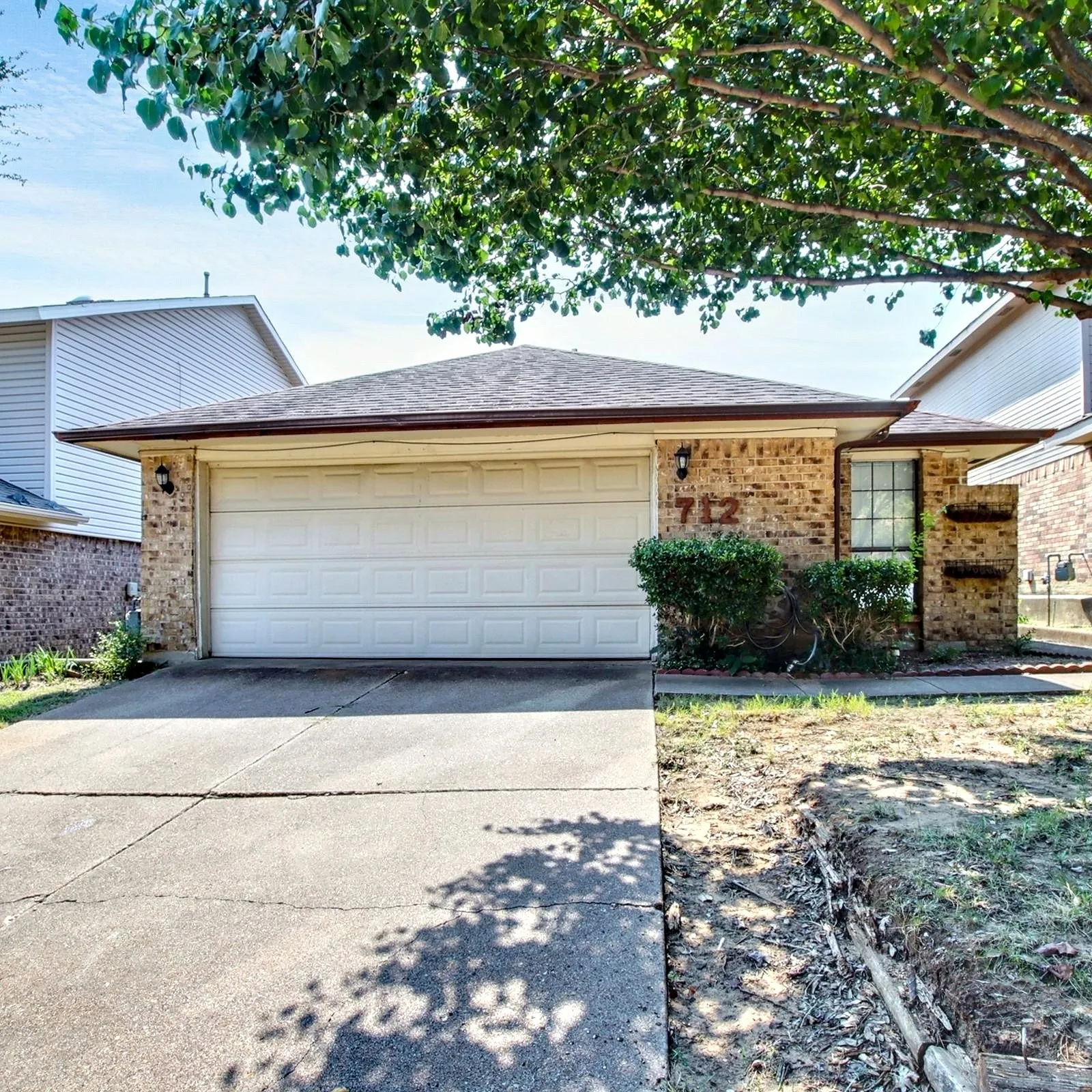 Single Family Residence For Sale in Dallas County , 712 Via Miramonte, Mesquite, Texas 75150, 2 Bedrooms, 2 Bathrooms, 2 Garage spaces, 1,114 Sqft, built in 1981, Price $195,000, mls#21329649, Real Estate Agent in Mesquite, Homes For Sale in Dallas county, Homes For Sale in Mesquite, Realtor in Mesquite Texas, Real Estate Brokerage Independent Realty Texas, Luminita Cordes Realtor