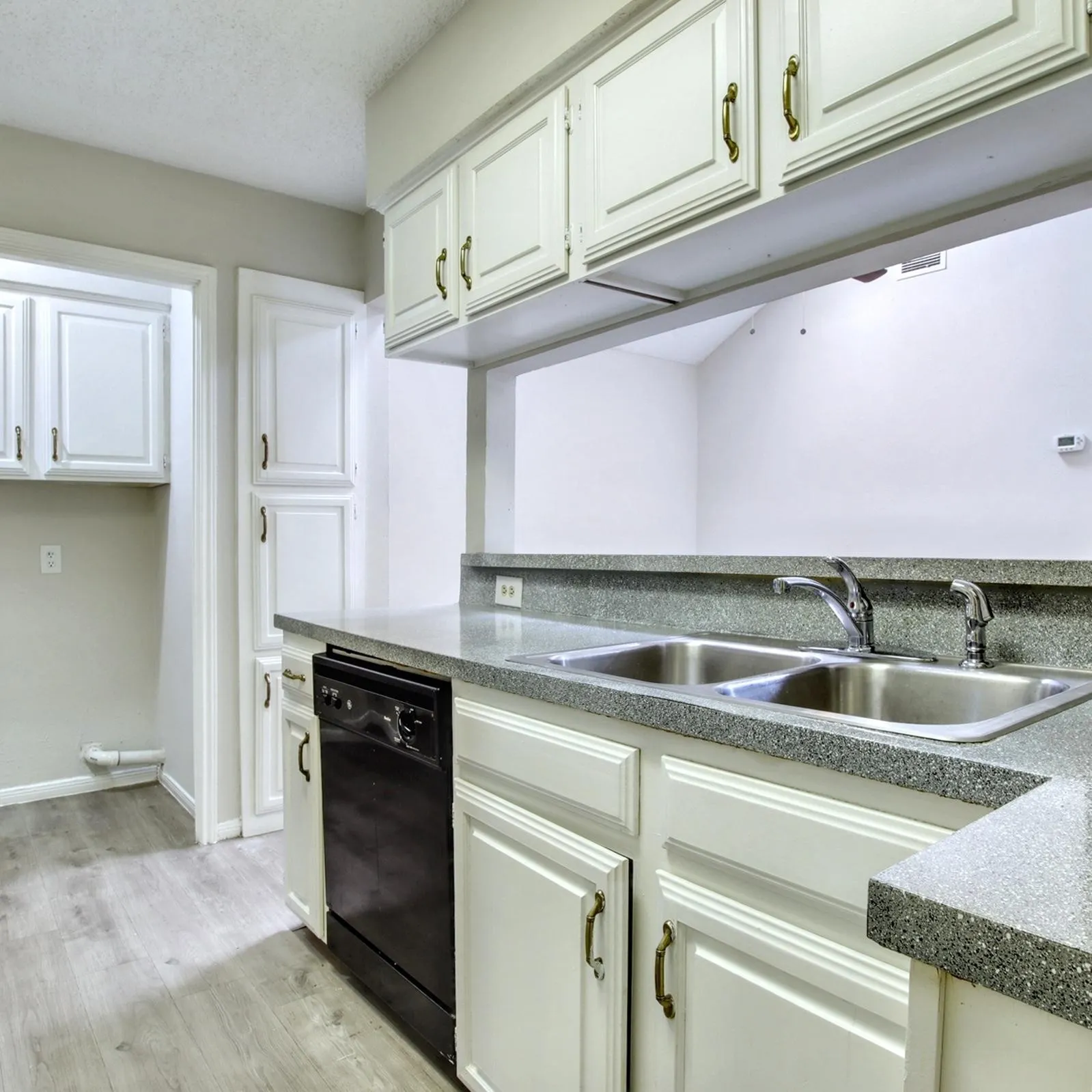 Single Family Residence For Sale in Dallas County , 712 Via Miramonte, Mesquite, Texas 75150, 2 Bedrooms, 2 Bathrooms, 2 Garage spaces, 1,114 Sqft, built in 1981, Price $195,000, mls#21329649, Real Estate Agent in Mesquite, Homes For Sale in Dallas county, Homes For Sale in Mesquite, Realtor in Mesquite Texas, Real Estate Brokerage Independent Realty Texas, Luminita Cordes Realtor
