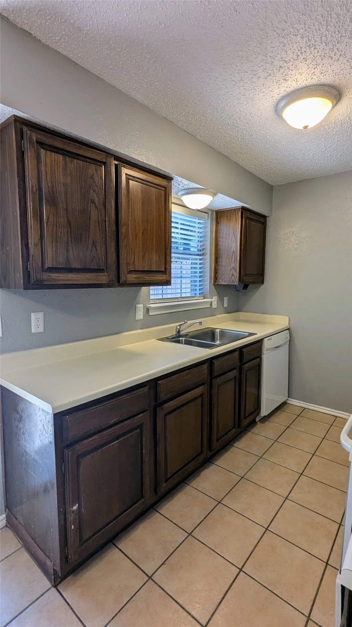 Condominium For Sale in Dallas County , 1003 Vedral Place, Cedar Hill, Texas 75104, 2 Bedroom, 2 Bathroom, Garage spaces, 1,002 Sqft, built in 1983, mls#21329568, Real Estate Agent in Cedar Hill, Homes For Sale in Dallas county, Homes For Sale in Cedar Hill, Realtor in Cedar Hill Texas, Real Estate Brokerage Independent Realty Texas, Luminita Cordes Realtor
