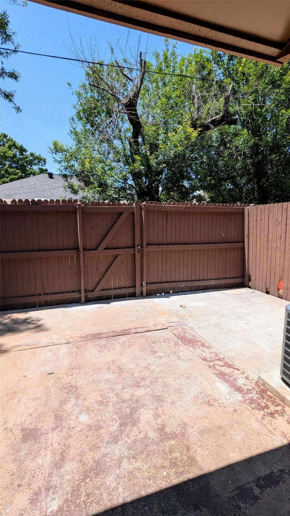 Condominium For Sale in Dallas County , 1003 Vedral Place, Cedar Hill, Texas 75104, 2 Bedroom, 2 Bathroom, Garage spaces, 1,002 Sqft, built in 1983, mls#21329568, Real Estate Agent in Cedar Hill, Homes For Sale in Dallas county, Homes For Sale in Cedar Hill, Realtor in Cedar Hill Texas, Real Estate Brokerage Independent Realty Texas, Luminita Cordes Realtor