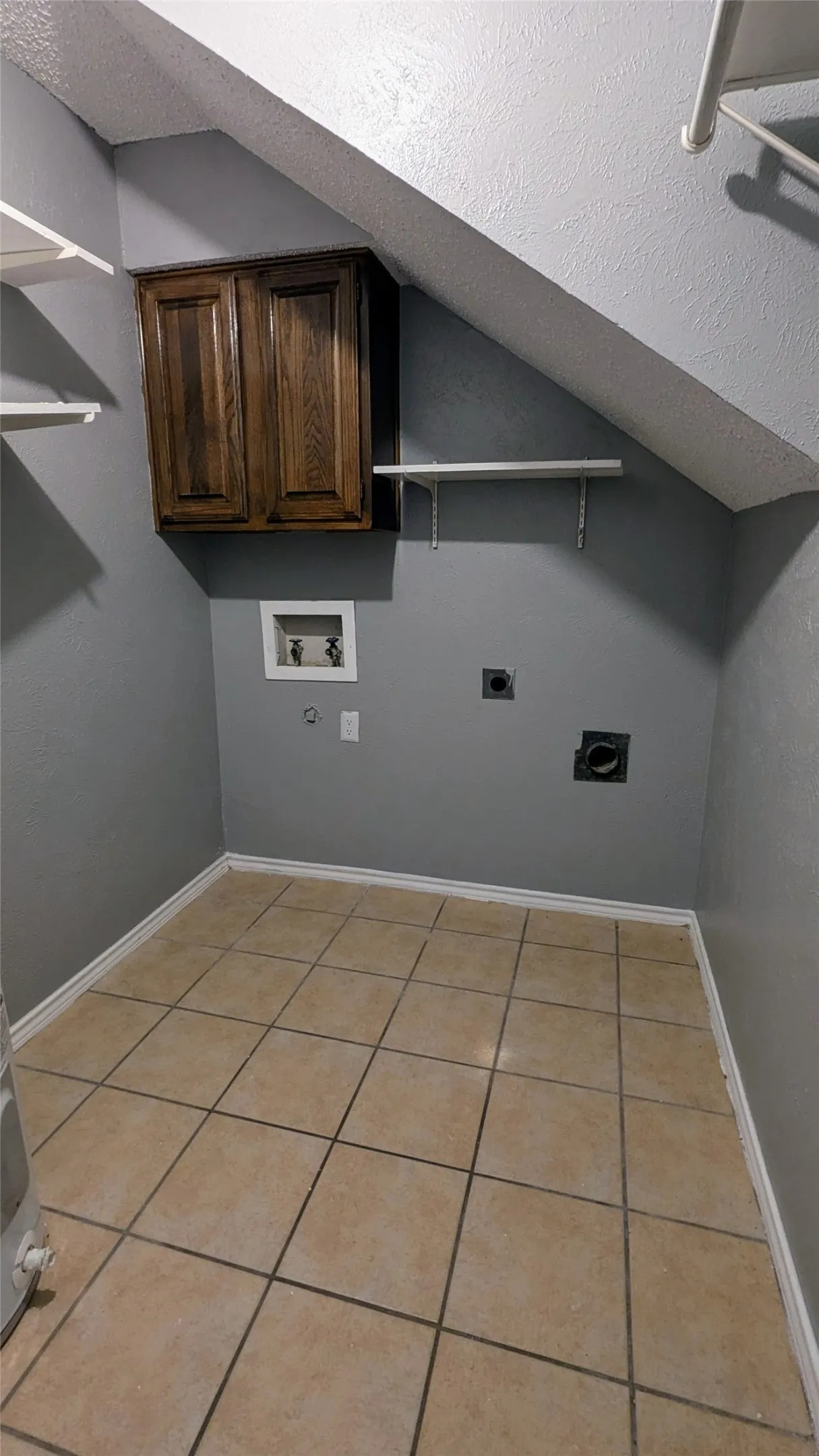 Condominium For Sale in Dallas County , 1003 Vedral Place, Cedar Hill, Texas 75104, 2 Bedroom, 2 Bathroom, Garage spaces, 1,002 Sqft, built in 1983, mls#21329568, Real Estate Agent in Cedar Hill, Homes For Sale in Dallas county, Homes For Sale in Cedar Hill, Realtor in Cedar Hill Texas, Real Estate Brokerage Independent Realty Texas, Luminita Cordes Realtor