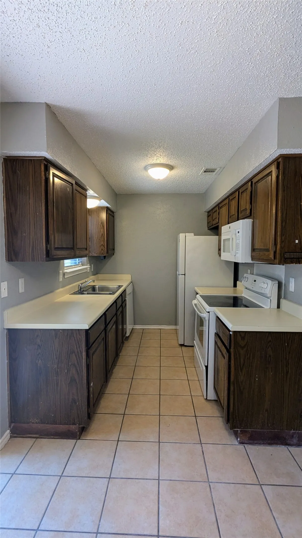 Condominium For Sale in Dallas County , 1003 Vedral Place, Cedar Hill, Texas 75104, 2 Bedroom, 2 Bathroom, Garage spaces, 1,002 Sqft, built in 1983, mls#21329568, Real Estate Agent in Cedar Hill, Homes For Sale in Dallas county, Homes For Sale in Cedar Hill, Realtor in Cedar Hill Texas, Real Estate Brokerage Independent Realty Texas, Luminita Cordes Realtor