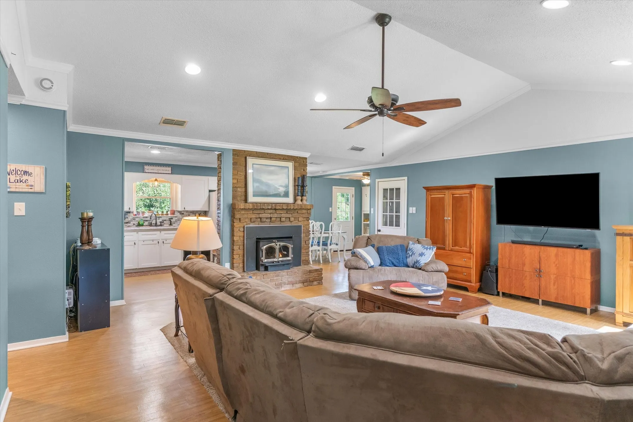 Single Family Residence For Sale in Wood County , 222 County Road 4850, Winnsboro, Texas 75494, 3 Bedroom, 2 Bathroom, 2 Garage spaces, 1,517 Sqft, built in 1979, mls#21329654, Real Estate Agent in Winnsboro, Homes For Sale in Wood county, Homes For Sale in Winnsboro, Realtor in Winnsboro Texas, Real Estate Brokerage Independent Realty Texas, Luminita Cordes Realtor
