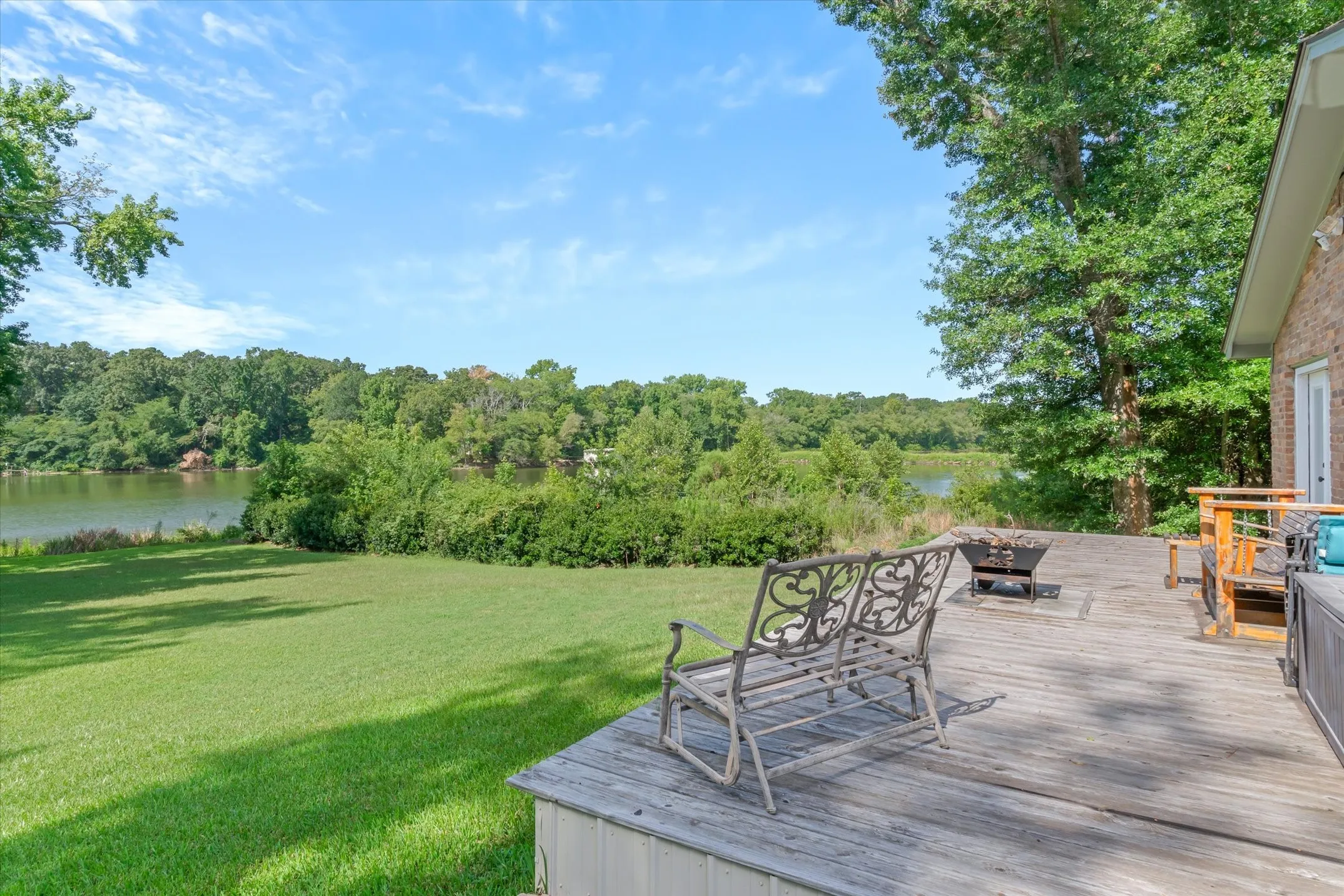 Single Family Residence For Sale in Wood County , 222 County Road 4850, Winnsboro, Texas 75494, 3 Bedroom, 2 Bathroom, 2 Garage spaces, 1,517 Sqft, built in 1979, mls#21329654, Real Estate Agent in Winnsboro, Homes For Sale in Wood county, Homes For Sale in Winnsboro, Realtor in Winnsboro Texas, Real Estate Brokerage Independent Realty Texas, Luminita Cordes Realtor