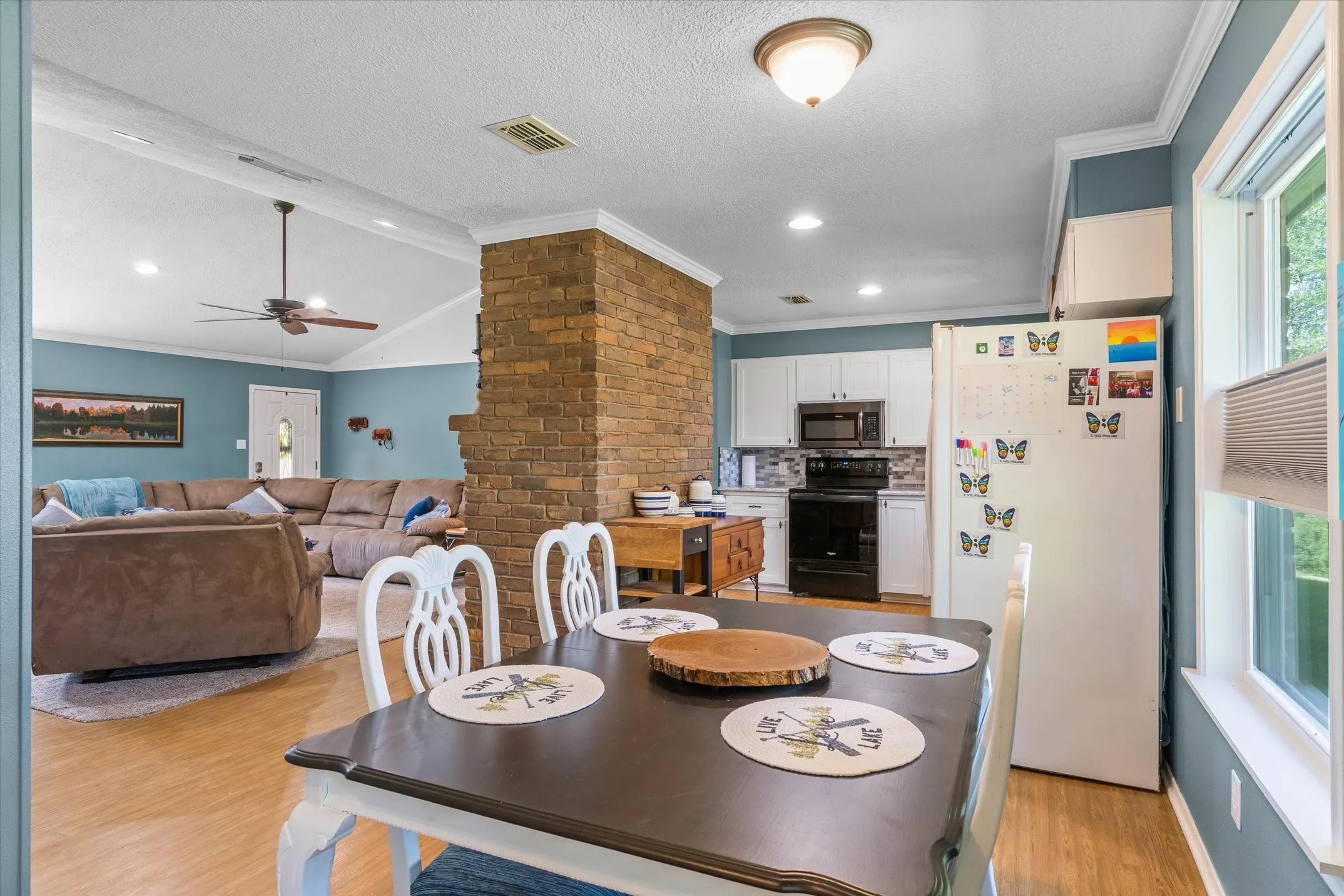 Single Family Residence For Sale in Wood County , 222 County Road 4850, Winnsboro, Texas 75494, 3 Bedroom, 2 Bathroom, 2 Garage spaces, 1,517 Sqft, built in 1979, mls#21329654, Real Estate Agent in Winnsboro, Homes For Sale in Wood county, Homes For Sale in Winnsboro, Realtor in Winnsboro Texas, Real Estate Brokerage Independent Realty Texas, Luminita Cordes Realtor