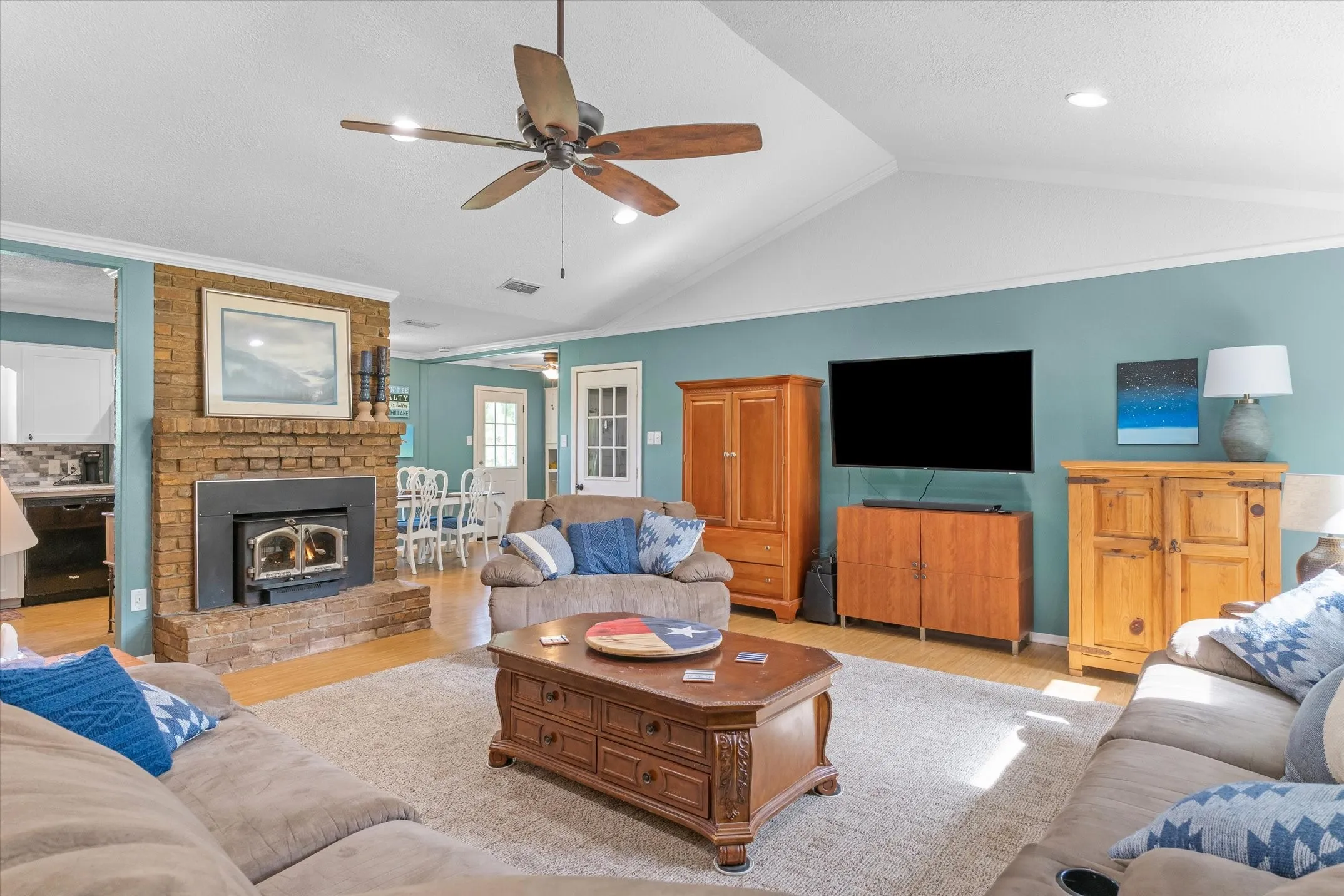 Single Family Residence For Sale in Wood County , 222 County Road 4850, Winnsboro, Texas 75494, 3 Bedroom, 2 Bathroom, 2 Garage spaces, 1,517 Sqft, built in 1979, mls#21329654, Real Estate Agent in Winnsboro, Homes For Sale in Wood county, Homes For Sale in Winnsboro, Realtor in Winnsboro Texas, Real Estate Brokerage Independent Realty Texas, Luminita Cordes Realtor