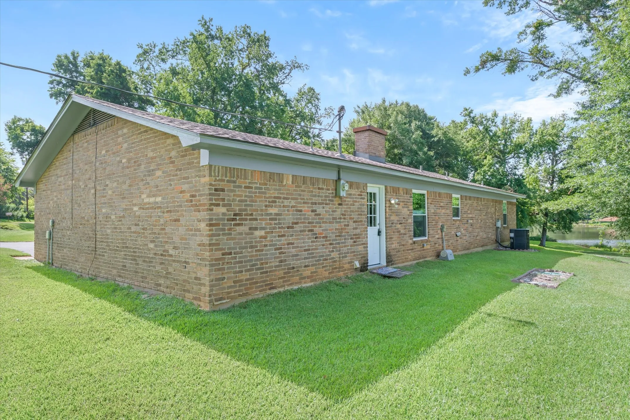 Single Family Residence For Sale in Wood County , 222 County Road 4850, Winnsboro, Texas 75494, 3 Bedroom, 2 Bathroom, 2 Garage spaces, 1,517 Sqft, built in 1979, mls#21329654, Real Estate Agent in Winnsboro, Homes For Sale in Wood county, Homes For Sale in Winnsboro, Realtor in Winnsboro Texas, Real Estate Brokerage Independent Realty Texas, Luminita Cordes Realtor