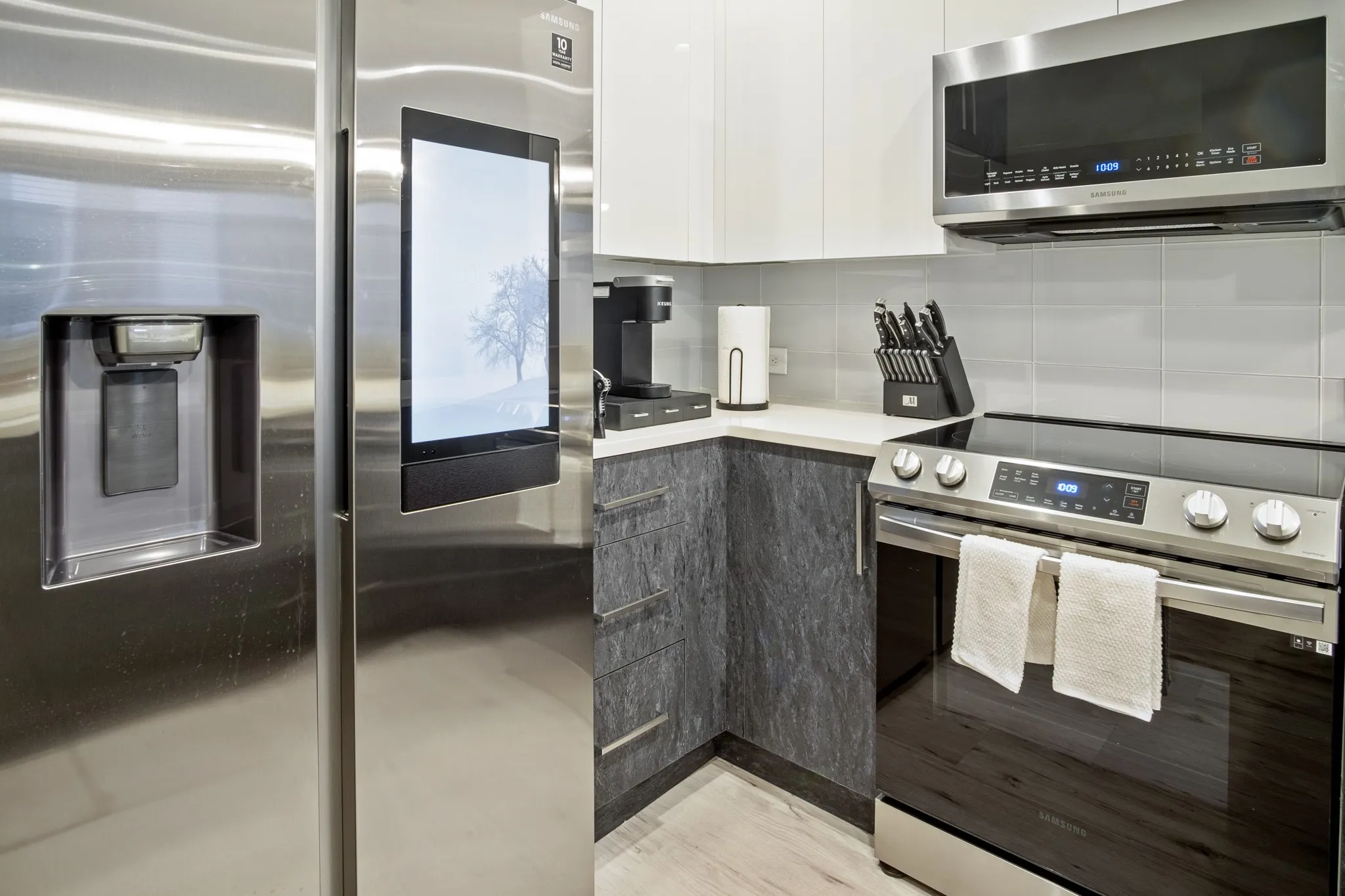 Condominium For Sale in Tarrant County , 1118 Galveston Avenue 3, Fort Worth, Texas 76104, 2 Bedroom, 3 Bathroom, 2 Garage spaces, 1,288 Sqft, built in 2021, mls#21328970, Real Estate Agent in Fort Worth, Homes For Sale in Tarrant county, Homes For Sale in Fort Worth, Realtor in Fort Worth Texas, Real Estate Brokerage Independent Realty Texas, Luminita Cordes Realtor