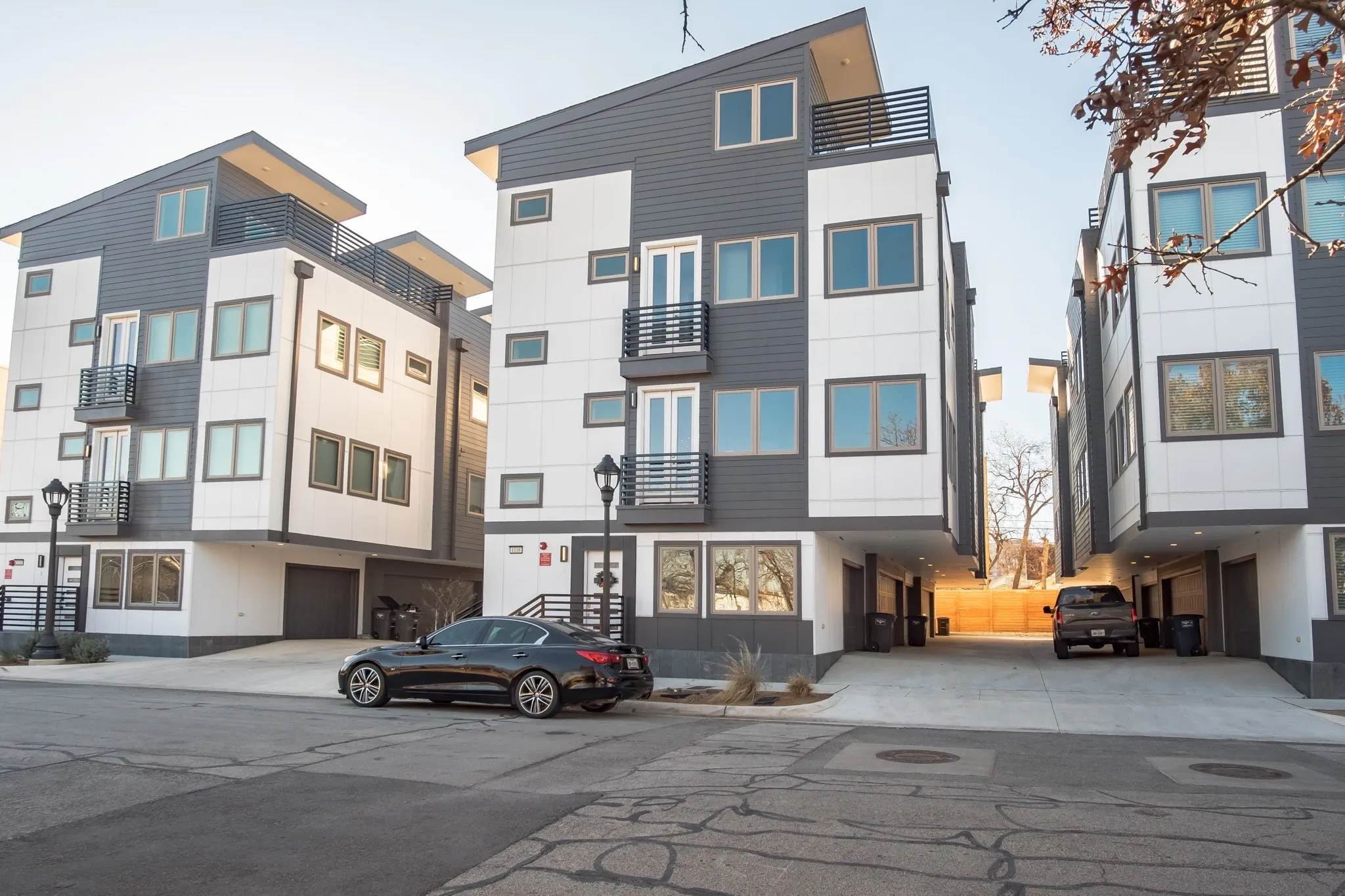 Condominium For Sale in Tarrant County , 1118 Galveston Avenue 3, Fort Worth, Texas 76104, 2 Bedroom, 3 Bathroom, 2 Garage spaces, 1,288 Sqft, built in 2021, mls#21328970, Real Estate Agent in Fort Worth, Homes For Sale in Tarrant county, Homes For Sale in Fort Worth, Realtor in Fort Worth Texas, Real Estate Brokerage Independent Realty Texas, Luminita Cordes Realtor