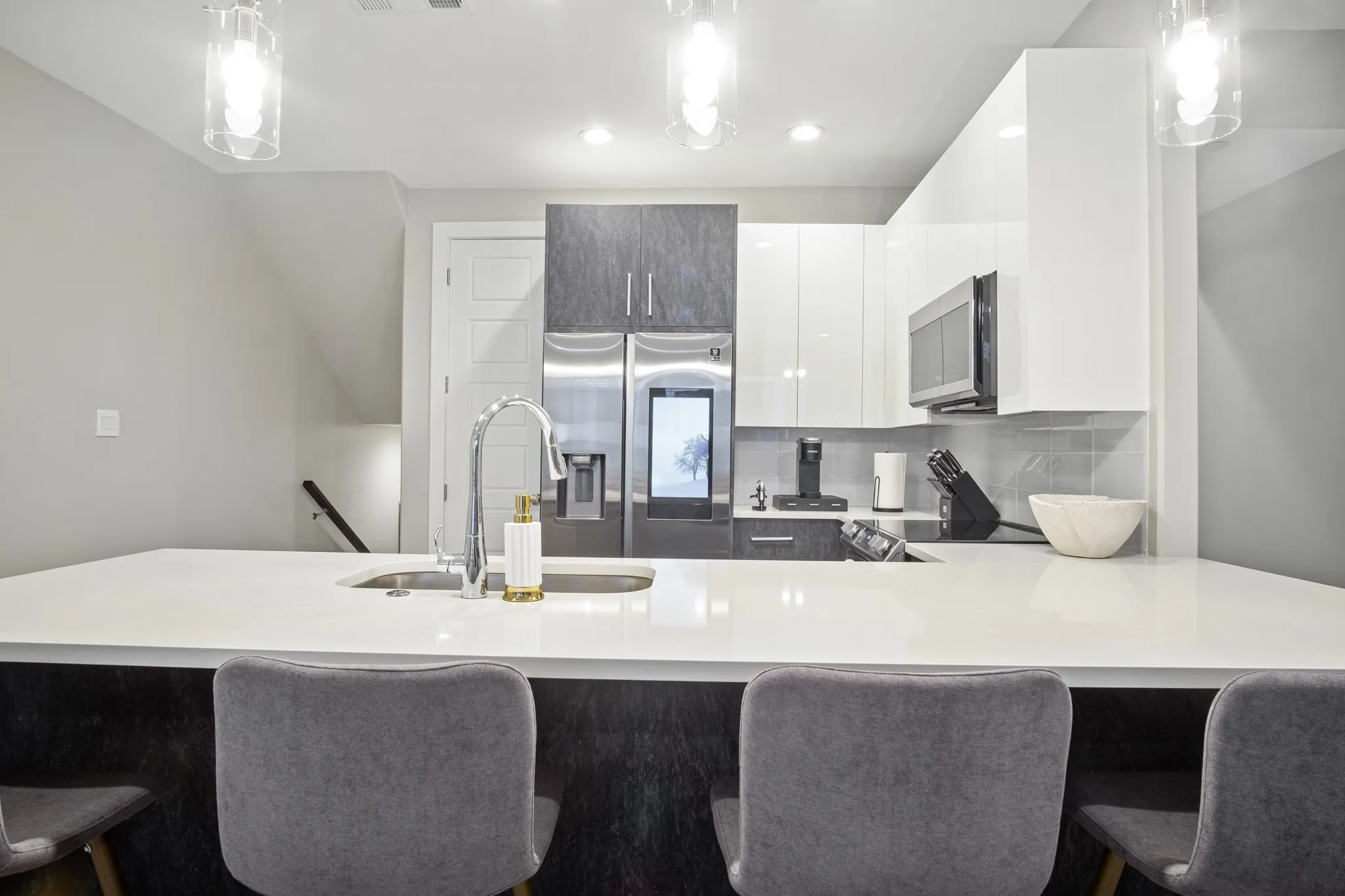 Condominium For Sale in Tarrant County , 1118 Galveston Avenue 3, Fort Worth, Texas 76104, 2 Bedroom, 3 Bathroom, 2 Garage spaces, 1,288 Sqft, built in 2021, mls#21328970, Real Estate Agent in Fort Worth, Homes For Sale in Tarrant county, Homes For Sale in Fort Worth, Realtor in Fort Worth Texas, Real Estate Brokerage Independent Realty Texas, Luminita Cordes Realtor