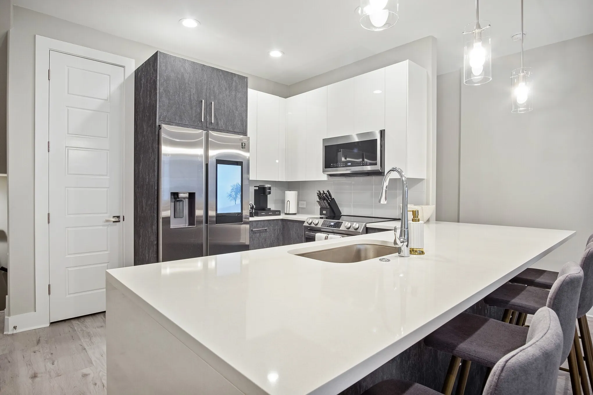 Condominium For Sale in Tarrant County , 1118 Galveston Avenue 3, Fort Worth, Texas 76104, 2 Bedroom, 3 Bathroom, 2 Garage spaces, 1,288 Sqft, built in 2021, mls#21328970, Real Estate Agent in Fort Worth, Homes For Sale in Tarrant county, Homes For Sale in Fort Worth, Realtor in Fort Worth Texas, Real Estate Brokerage Independent Realty Texas, Luminita Cordes Realtor