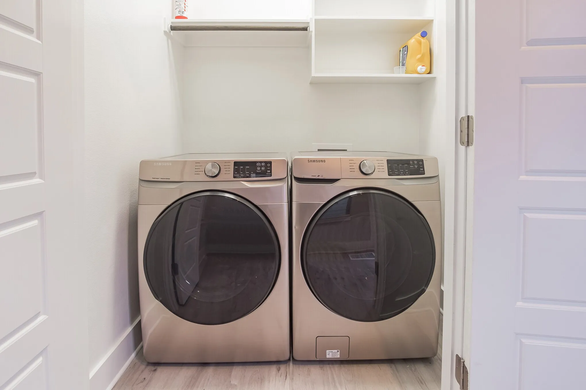 Condominium For Sale in Tarrant County , 1118 Galveston Avenue 3, Fort Worth, Texas 76104, 2 Bedroom, 3 Bathroom, 2 Garage spaces, 1,288 Sqft, built in 2021, mls#21328970, Real Estate Agent in Fort Worth, Homes For Sale in Tarrant county, Homes For Sale in Fort Worth, Realtor in Fort Worth Texas, Real Estate Brokerage Independent Realty Texas, Luminita Cordes Realtor