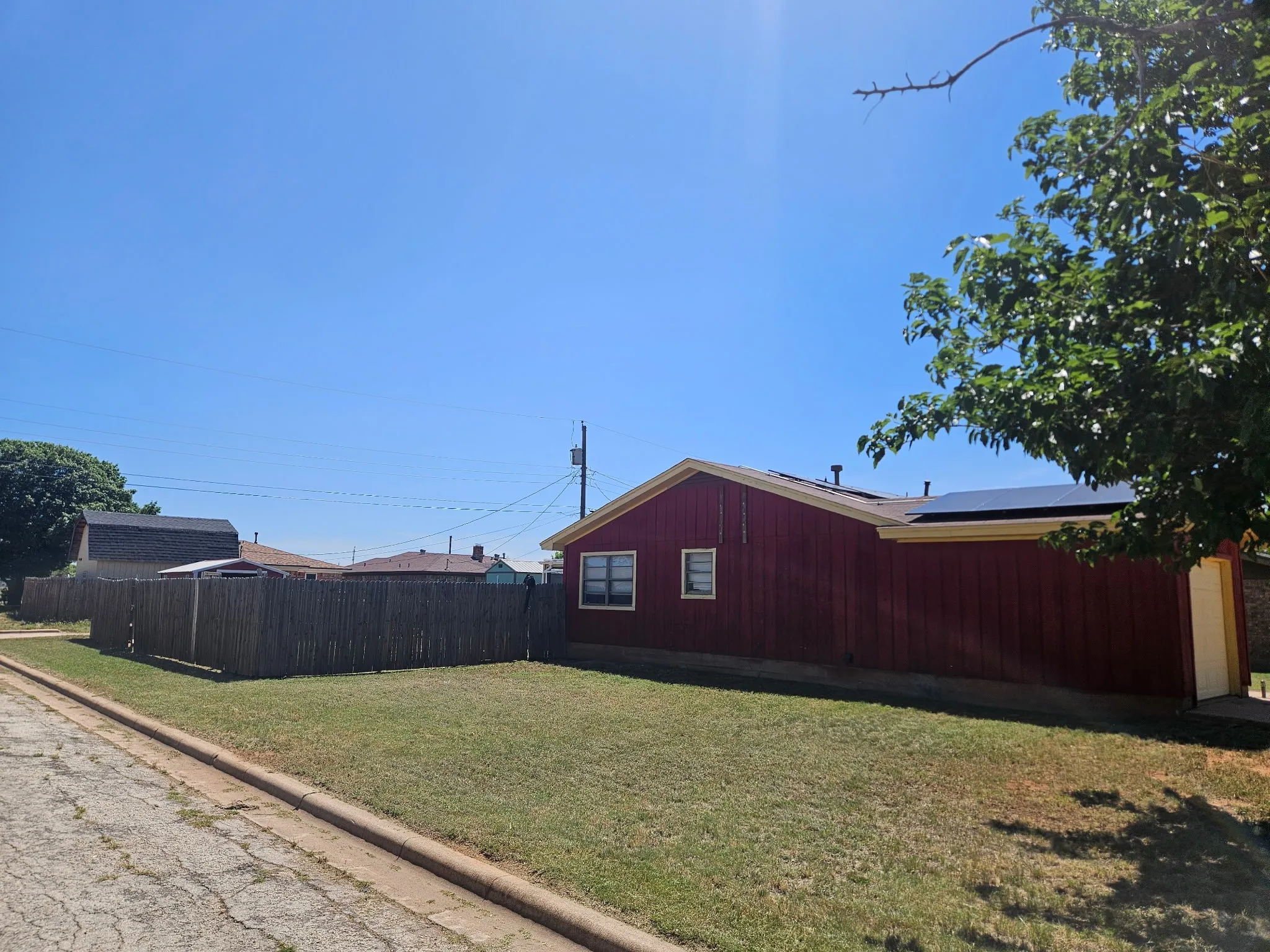 Single Family Residence For Rent in Taylor County , 5301 Fairmont Street, Abilene, Texas 79605, 3 Bedroom, 2 Bathroom, 1 Garage spaces, 1,124 Sqft, built in 1977, mls#21329660, Real Estate Agent in Abilene, Homes For Rent in Taylor county, Homes For Rent in Abilene, Realtor in Abilene Texas, Real Estate Brokerage Independent Realty Texas, Luminita Cordes Realtor