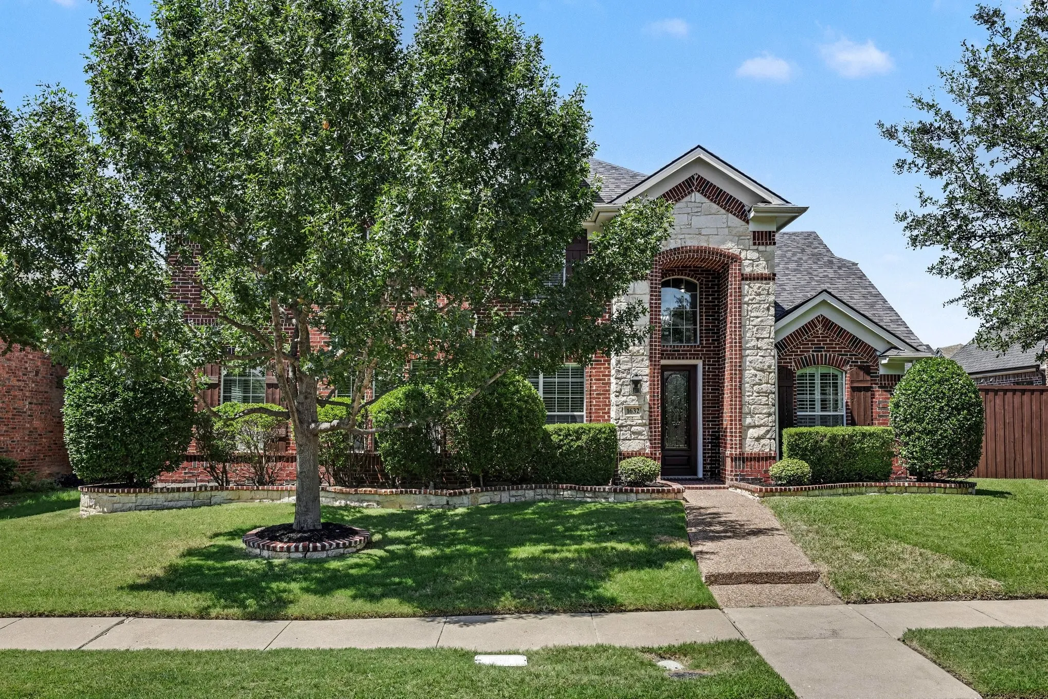 Single Family Residence For Sale in Denton County , 1632 Sandstone Drive, Frisco, Texas 75034, 4 Bedroom, 4 Bathroom, 3 Garage spaces, 3,767 Sqft, built in 2006, mls#21329645, Real Estate Agent in Frisco, Homes For Sale in Denton county, Homes For Sale in Frisco, Realtor in Frisco Texas, Real Estate Brokerage Independent Realty Texas, Luminita Cordes Realtor