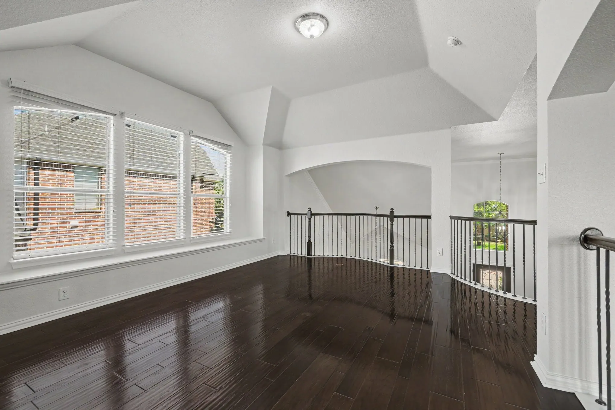 Single Family Residence For Sale in Denton County , 1632 Sandstone Drive, Frisco, Texas 75034, 4 Bedroom, 4 Bathroom, 3 Garage spaces, 3,767 Sqft, built in 2006, mls#21329645, Real Estate Agent in Frisco, Homes For Sale in Denton county, Homes For Sale in Frisco, Realtor in Frisco Texas, Real Estate Brokerage Independent Realty Texas, Luminita Cordes Realtor