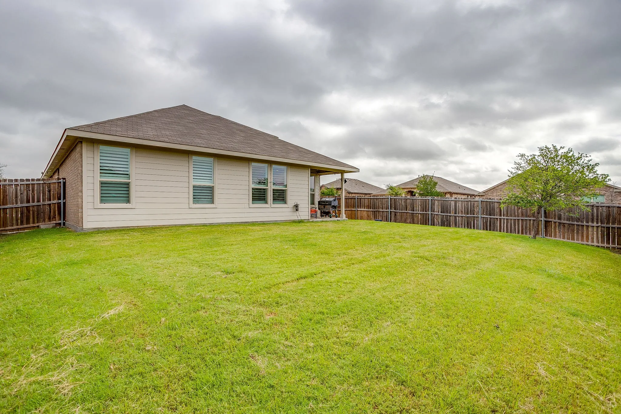 Single Family Residence For Sale in Parker County , 1201 Kerrville Lane, Weatherford, Texas 76087, 4 Bedroom, 3 Bathroom, 2 Garage spaces, 2,461 Sqft, built in 2022, mls#21329676, Real Estate Agent in Weatherford, Homes For Sale in Parker county, Homes For Sale in Weatherford, Realtor in Weatherford Texas, Real Estate Brokerage Independent Realty Texas, Luminita Cordes Realtor