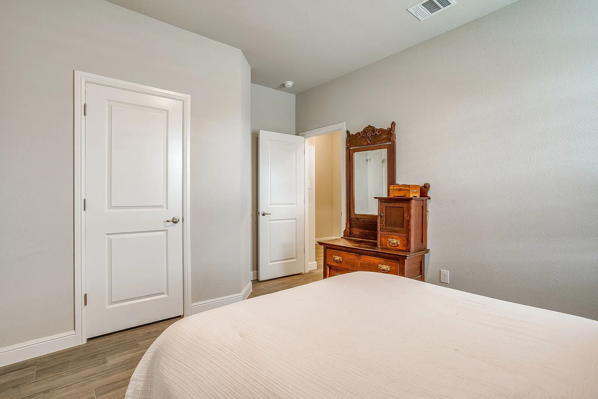 Single Family Residence For Sale in Parker County , 1201 Kerrville Lane, Weatherford, Texas 76087, 4 Bedroom, 3 Bathroom, 2 Garage spaces, 2,461 Sqft, built in 2022, mls#21329676, Real Estate Agent in Weatherford, Homes For Sale in Parker county, Homes For Sale in Weatherford, Realtor in Weatherford Texas, Real Estate Brokerage Independent Realty Texas, Luminita Cordes Realtor