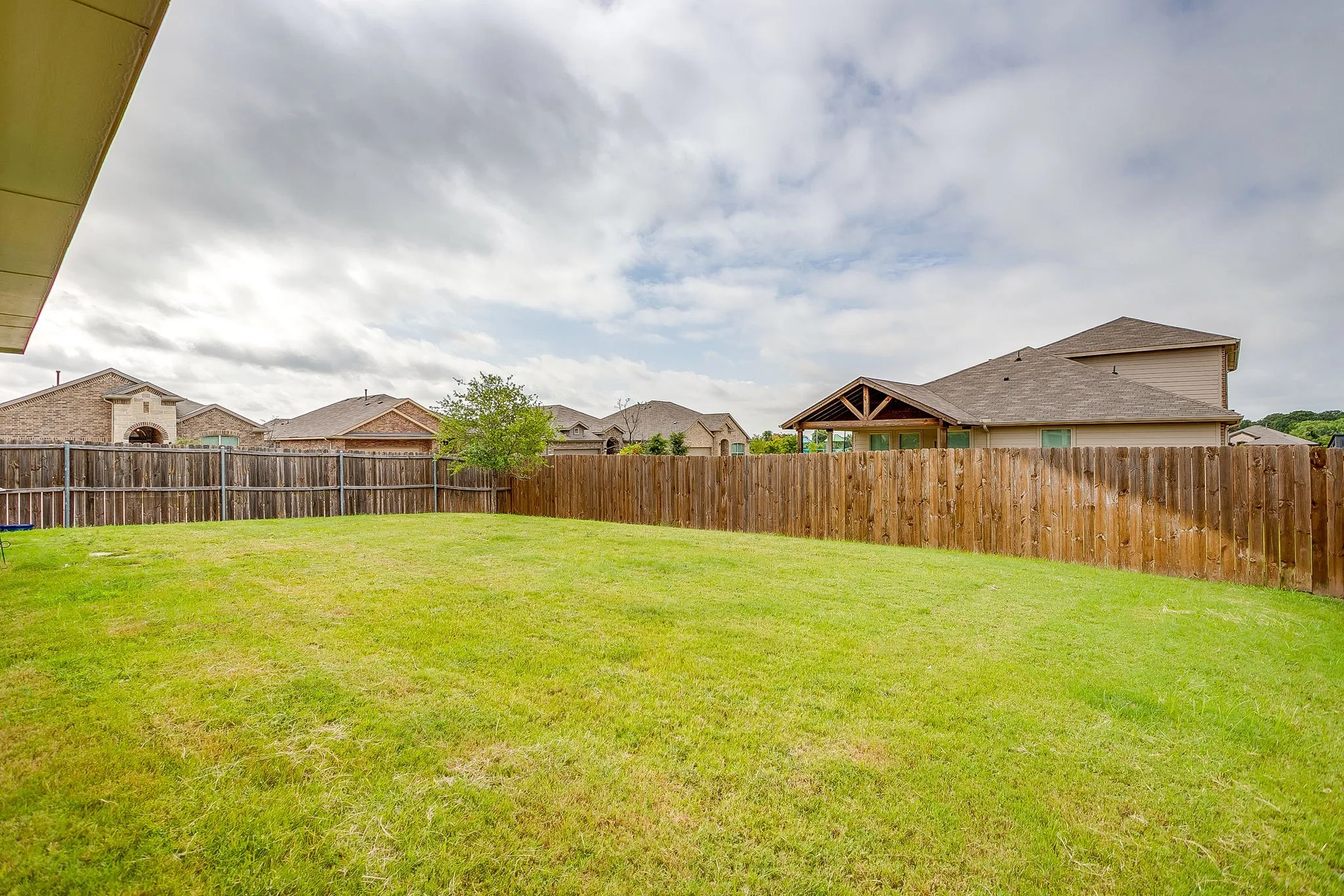 Single Family Residence For Sale in Parker County , 1201 Kerrville Lane, Weatherford, Texas 76087, 4 Bedroom, 3 Bathroom, 2 Garage spaces, 2,461 Sqft, built in 2022, mls#21329676, Real Estate Agent in Weatherford, Homes For Sale in Parker county, Homes For Sale in Weatherford, Realtor in Weatherford Texas, Real Estate Brokerage Independent Realty Texas, Luminita Cordes Realtor