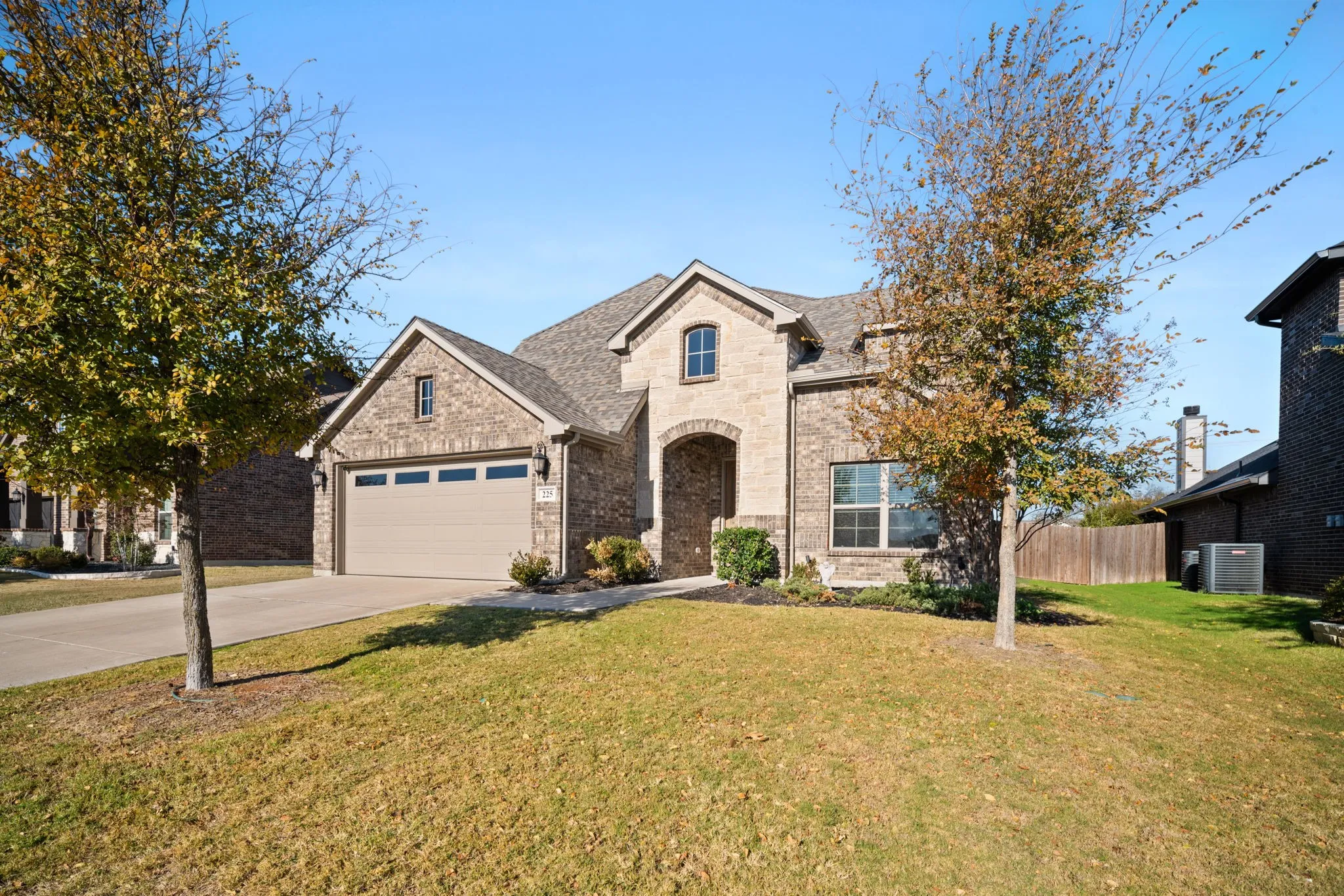Single Family Residence For Sale in Ellis County , 225 Lariat Trail, Waxahachie, Texas 75165, 4 Bedroom, 3 Bathroom, 2 Garage spaces, 2,506 Sqft, built in 2020, mls#21329674, Real Estate Agent in Waxahachie, Homes For Sale in Ellis county, Homes For Sale in Waxahachie, Realtor in Waxahachie Texas, Real Estate Brokerage Independent Realty Texas, Luminita Cordes Realtor