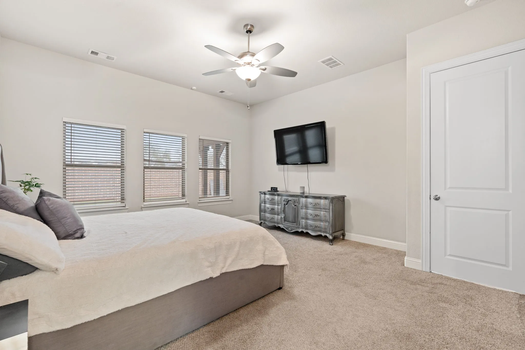 Single Family Residence For Sale in Ellis County , 225 Lariat Trail, Waxahachie, Texas 75165, 4 Bedroom, 3 Bathroom, 2 Garage spaces, 2,506 Sqft, built in 2020, mls#21329674, Real Estate Agent in Waxahachie, Homes For Sale in Ellis county, Homes For Sale in Waxahachie, Realtor in Waxahachie Texas, Real Estate Brokerage Independent Realty Texas, Luminita Cordes Realtor
