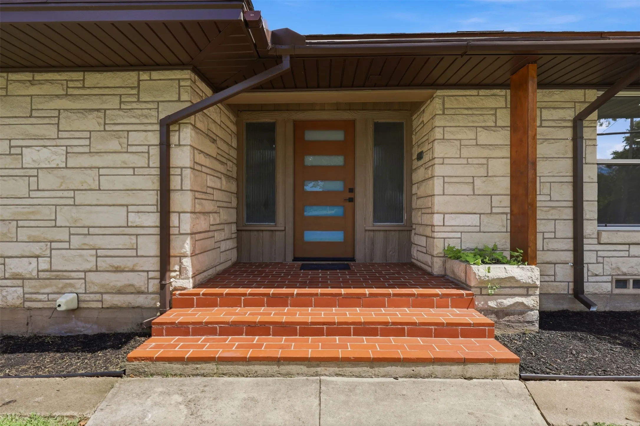Single Family Residence For Sale in Erath County , 1170 W Frey Street, Stephenville, Texas 76401, 6 Bedroom, 4 Bathroom, 4 Garage spaces, 2,981 Sqft, built in 1947, mls#21327459, Real Estate Agent in Stephenville, Homes For Sale in Erath county, Homes For Sale in Stephenville, Realtor in Stephenville Texas, Real Estate Brokerage Independent Realty Texas, Luminita Cordes Realtor