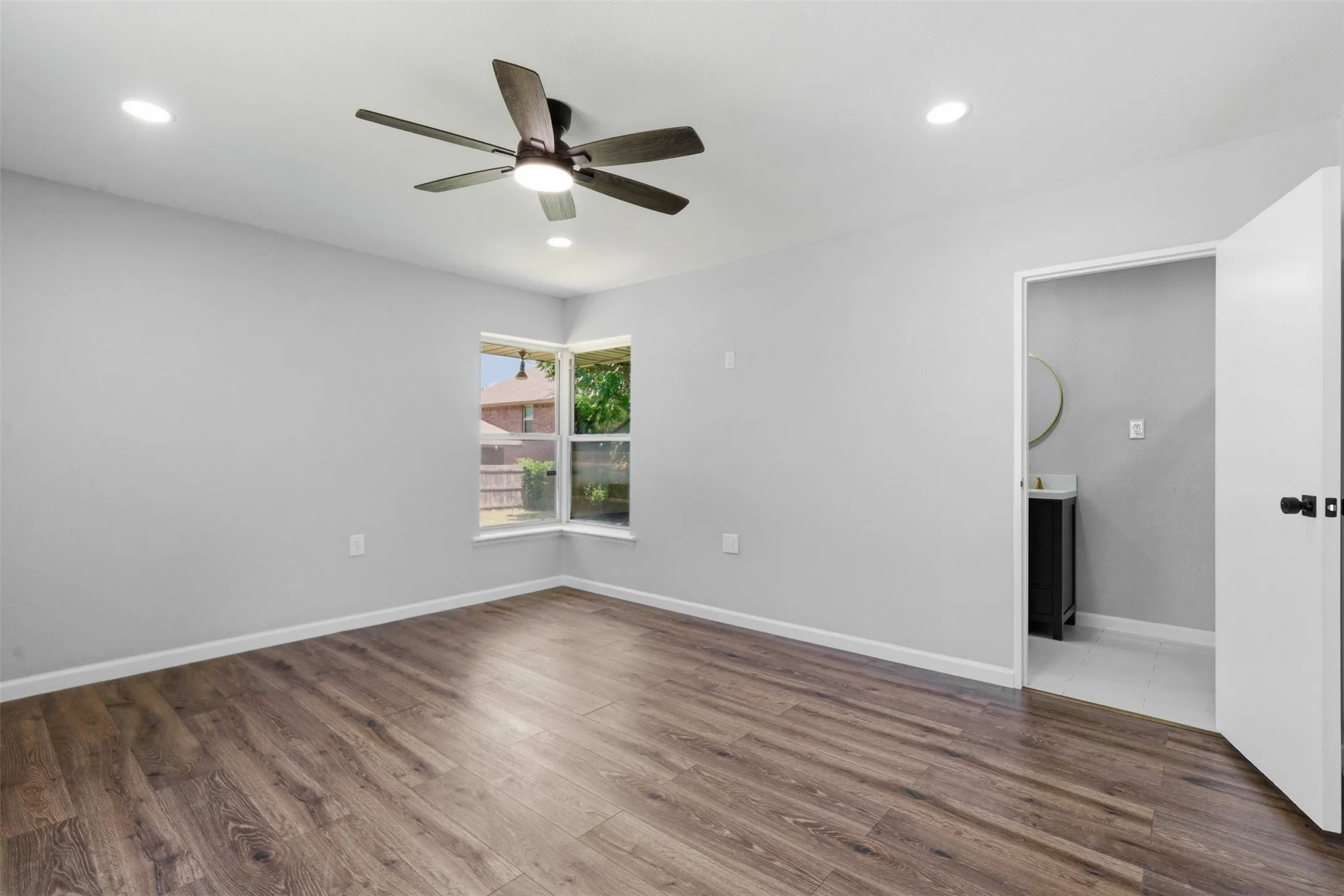 Single Family Residence For Sale in Erath County , 1170 W Frey Street, Stephenville, Texas 76401, 6 Bedroom, 4 Bathroom, 4 Garage spaces, 2,981 Sqft, built in 1947, mls#21327459, Real Estate Agent in Stephenville, Homes For Sale in Erath county, Homes For Sale in Stephenville, Realtor in Stephenville Texas, Real Estate Brokerage Independent Realty Texas, Luminita Cordes Realtor