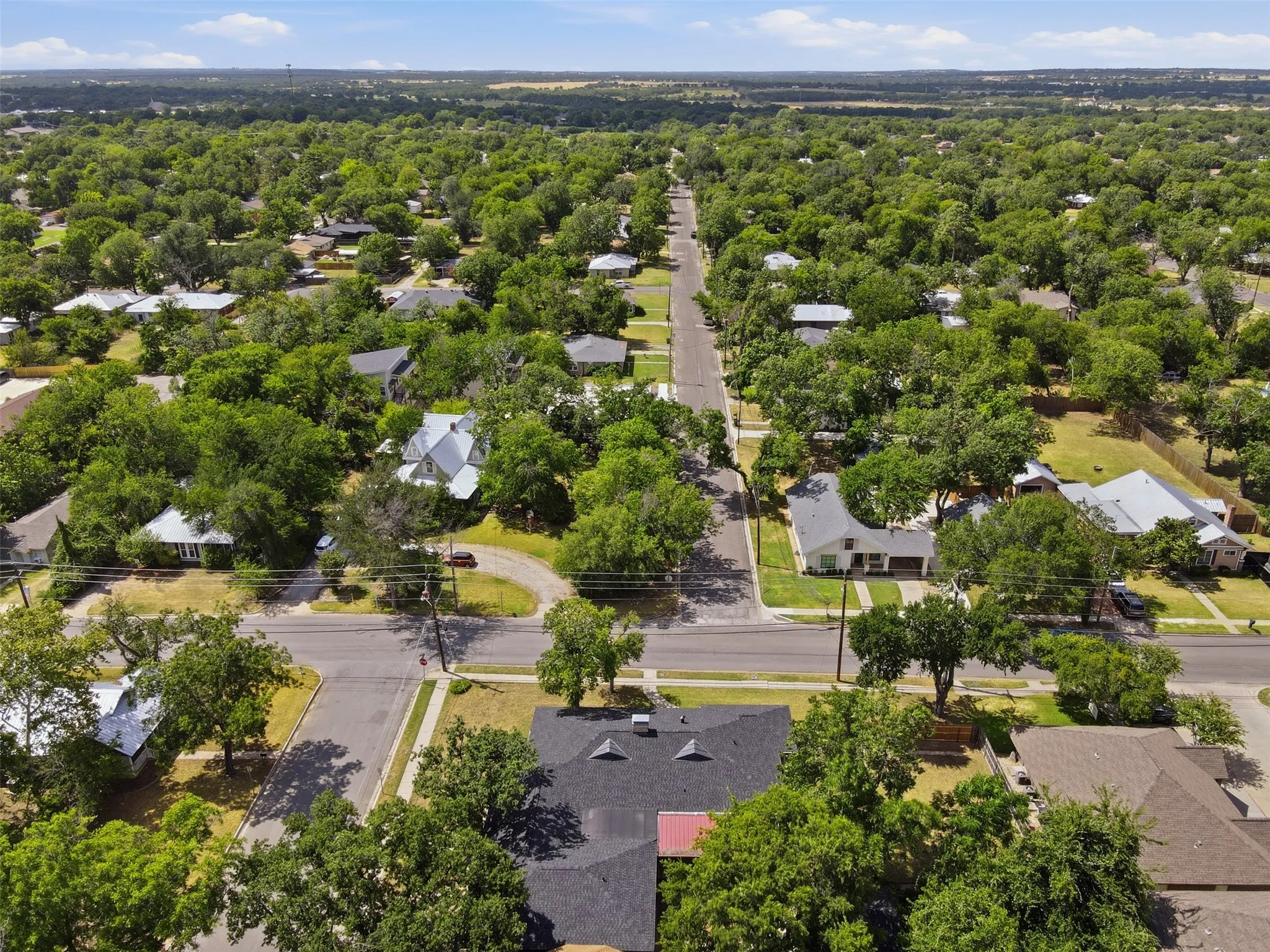 Single Family Residence For Sale in Erath County , 1170 W Frey Street, Stephenville, Texas 76401, 6 Bedroom, 4 Bathroom, 4 Garage spaces, 2,981 Sqft, built in 1947, mls#21327459, Real Estate Agent in Stephenville, Homes For Sale in Erath county, Homes For Sale in Stephenville, Realtor in Stephenville Texas, Real Estate Brokerage Independent Realty Texas, Luminita Cordes Realtor