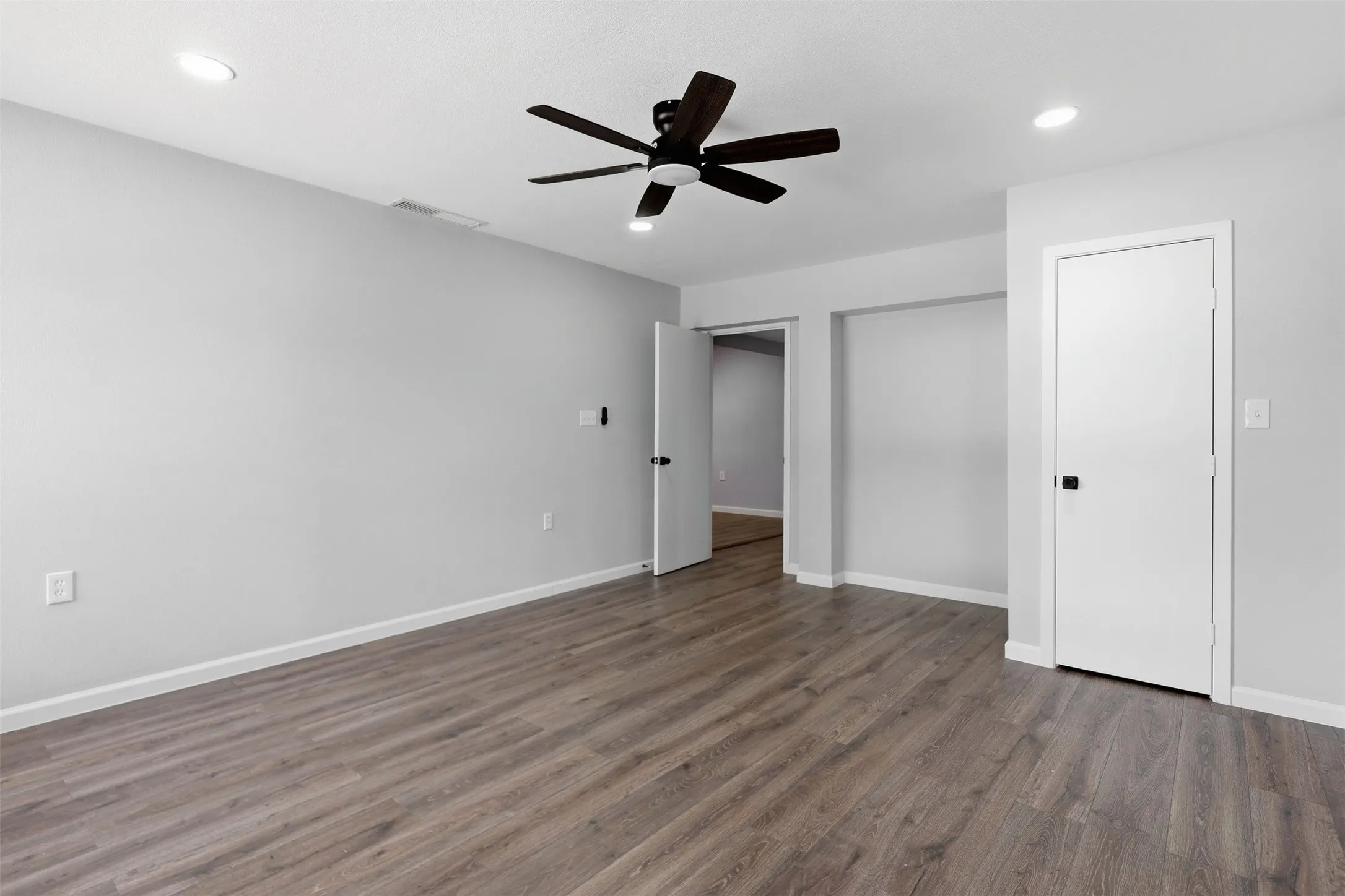 Single Family Residence For Sale in Erath County , 1170 W Frey Street, Stephenville, Texas 76401, 6 Bedroom, 4 Bathroom, 4 Garage spaces, 2,981 Sqft, built in 1947, mls#21327459, Real Estate Agent in Stephenville, Homes For Sale in Erath county, Homes For Sale in Stephenville, Realtor in Stephenville Texas, Real Estate Brokerage Independent Realty Texas, Luminita Cordes Realtor