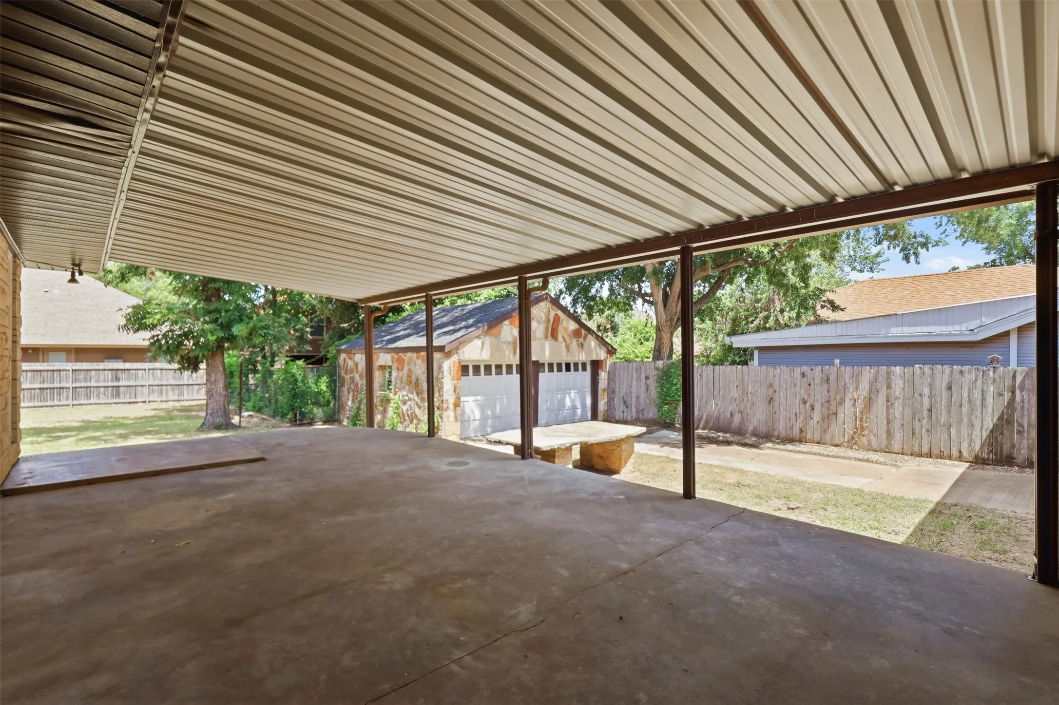 Single Family Residence For Sale in Erath County , 1170 W Frey Street, Stephenville, Texas 76401, 6 Bedroom, 4 Bathroom, 4 Garage spaces, 2,981 Sqft, built in 1947, mls#21327459, Real Estate Agent in Stephenville, Homes For Sale in Erath county, Homes For Sale in Stephenville, Realtor in Stephenville Texas, Real Estate Brokerage Independent Realty Texas, Luminita Cordes Realtor