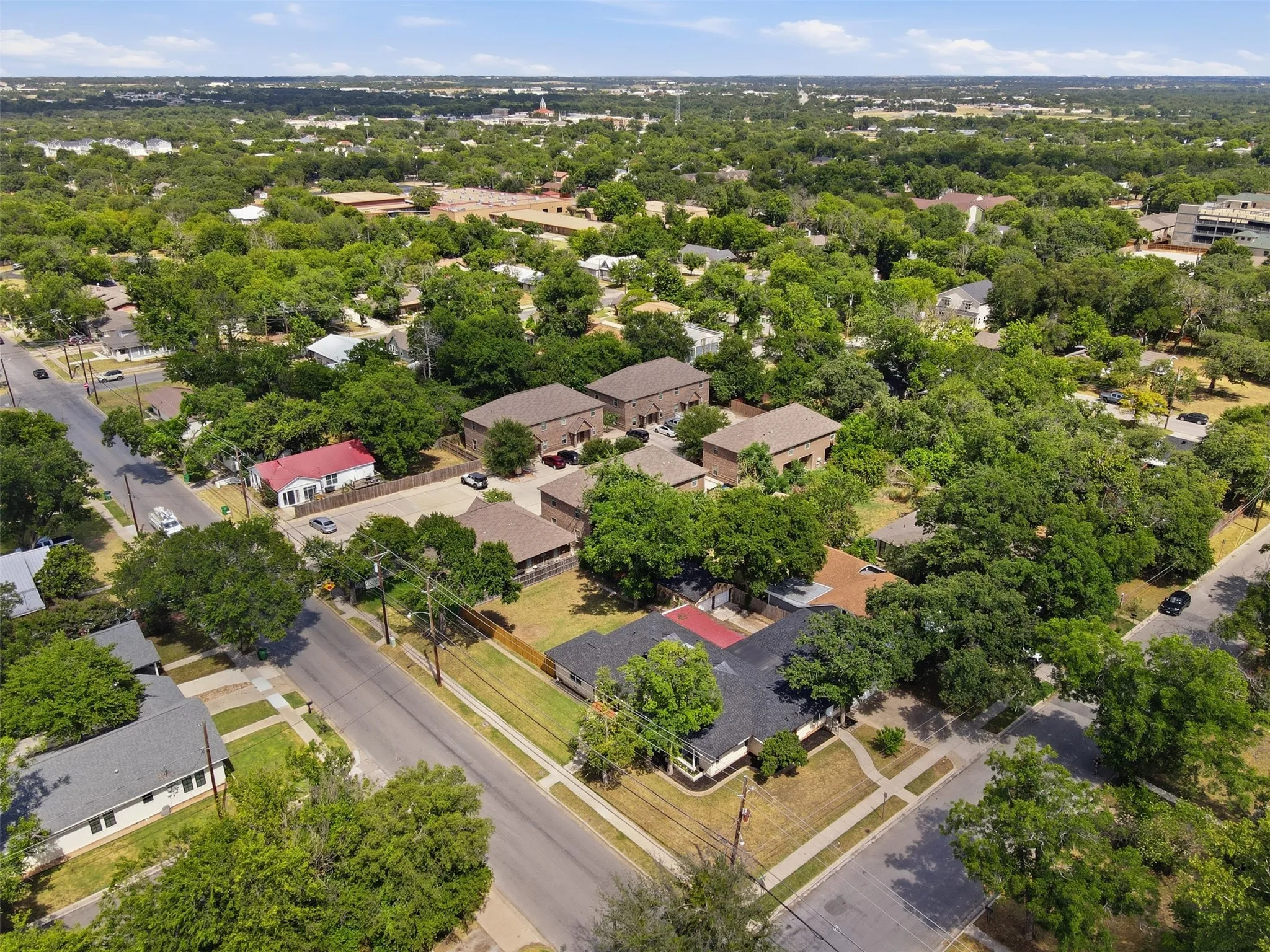 Single Family Residence For Sale in Erath County , 1170 W Frey Street, Stephenville, Texas 76401, 6 Bedroom, 4 Bathroom, 4 Garage spaces, 2,981 Sqft, built in 1947, mls#21327459, Real Estate Agent in Stephenville, Homes For Sale in Erath county, Homes For Sale in Stephenville, Realtor in Stephenville Texas, Real Estate Brokerage Independent Realty Texas, Luminita Cordes Realtor