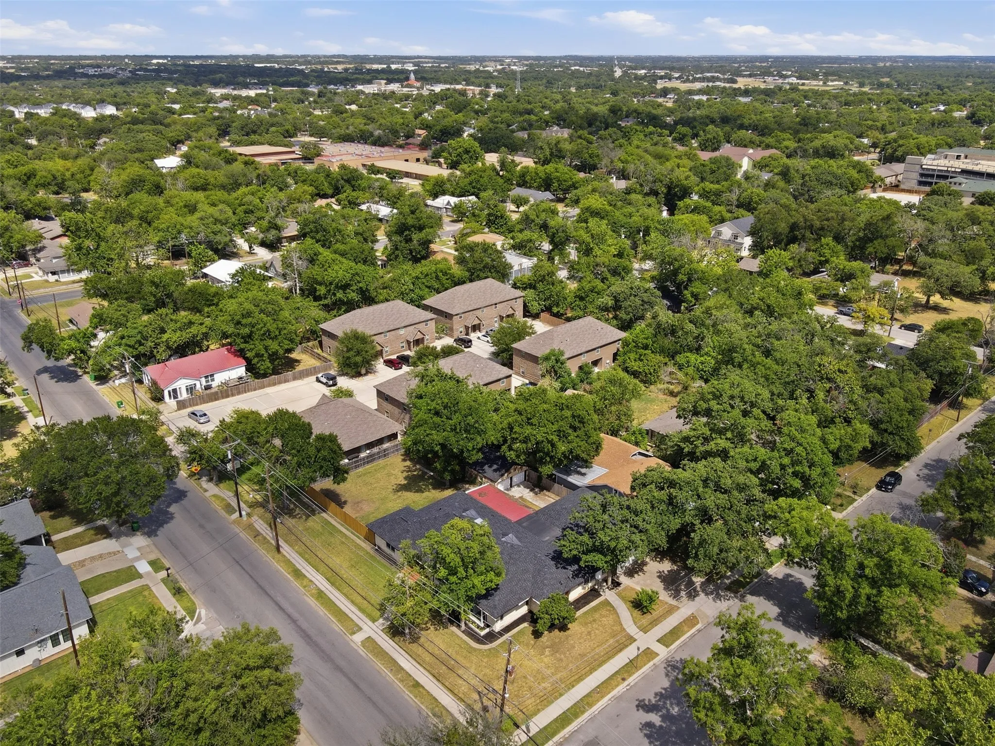 Single Family Residence For Sale in Erath County , 1170 W Frey Street, Stephenville, Texas 76401, 6 Bedroom, 4 Bathroom, 4 Garage spaces, 2,981 Sqft, built in 1947, mls#21327459, Real Estate Agent in Stephenville, Homes For Sale in Erath county, Homes For Sale in Stephenville, Realtor in Stephenville Texas, Real Estate Brokerage Independent Realty Texas, Luminita Cordes Realtor