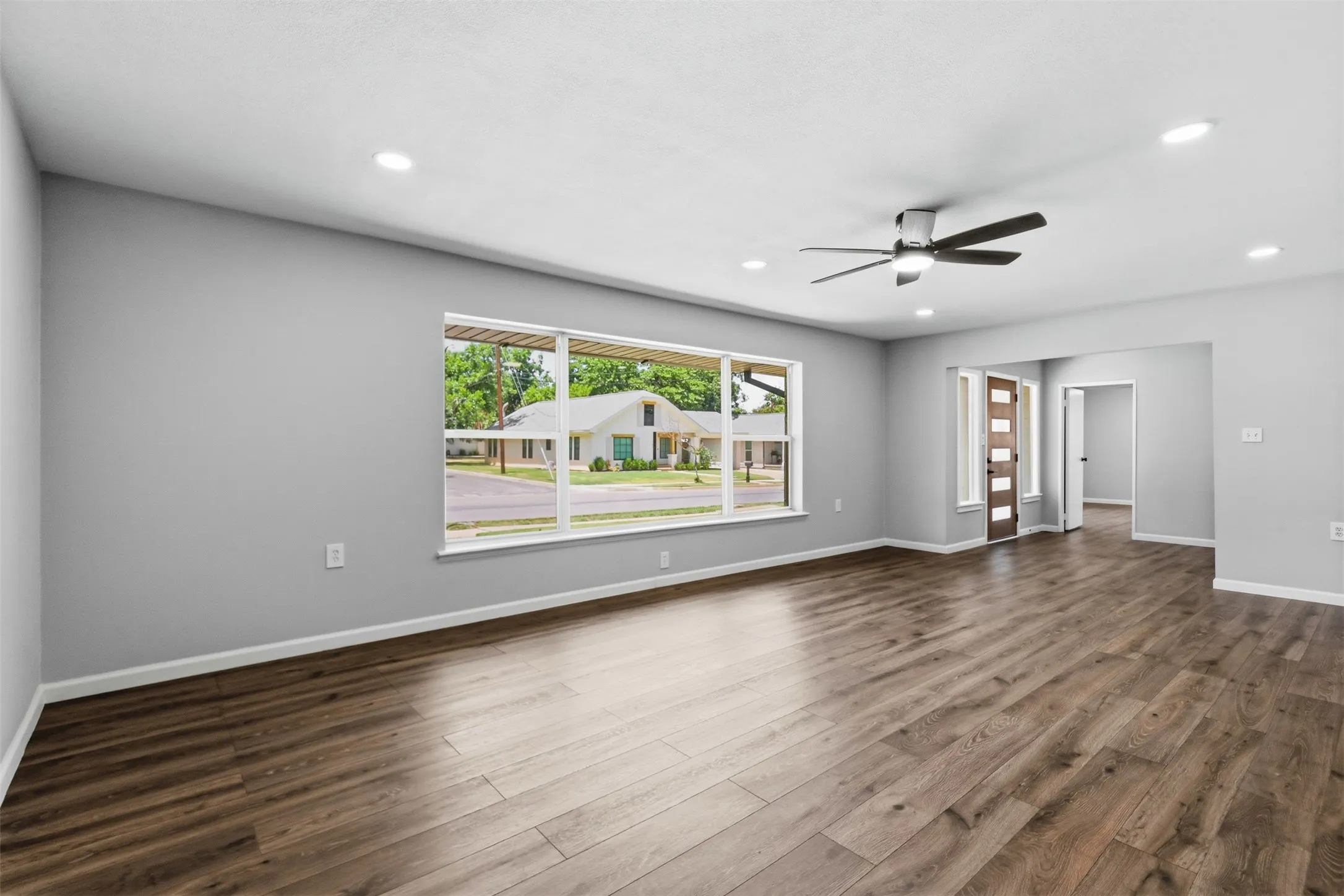Single Family Residence For Sale in Erath County , 1170 W Frey Street, Stephenville, Texas 76401, 6 Bedroom, 4 Bathroom, 4 Garage spaces, 2,981 Sqft, built in 1947, mls#21327459, Real Estate Agent in Stephenville, Homes For Sale in Erath county, Homes For Sale in Stephenville, Realtor in Stephenville Texas, Real Estate Brokerage Independent Realty Texas, Luminita Cordes Realtor