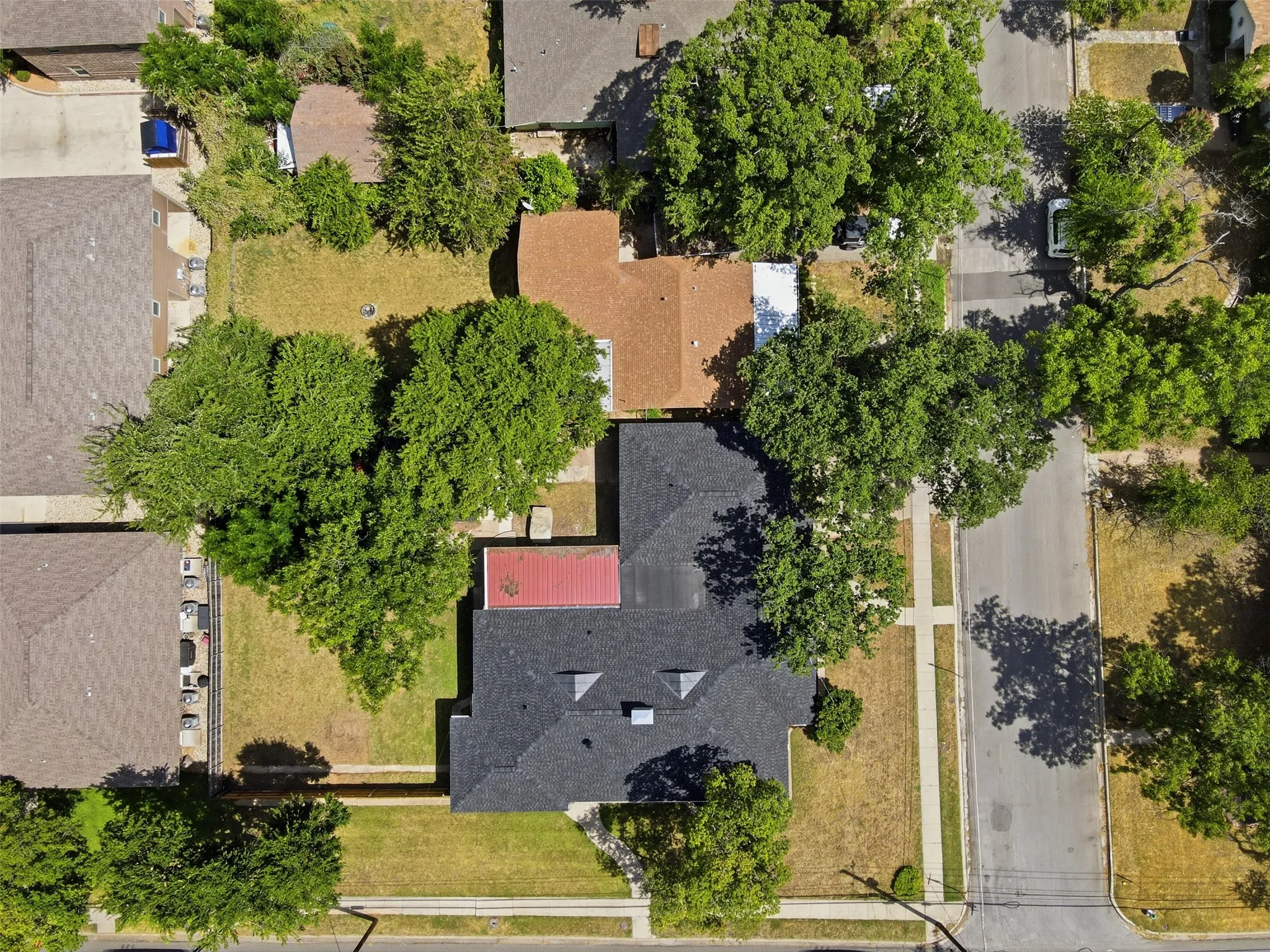 Single Family Residence For Sale in Erath County , 1170 W Frey Street, Stephenville, Texas 76401, 6 Bedroom, 4 Bathroom, 4 Garage spaces, 2,981 Sqft, built in 1947, mls#21327459, Real Estate Agent in Stephenville, Homes For Sale in Erath county, Homes For Sale in Stephenville, Realtor in Stephenville Texas, Real Estate Brokerage Independent Realty Texas, Luminita Cordes Realtor