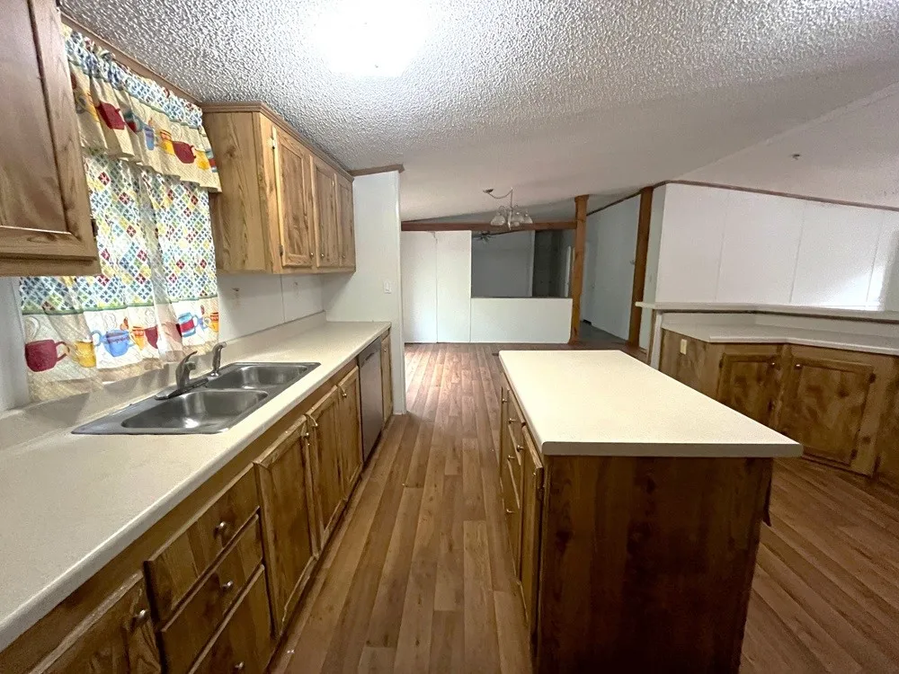 Manufactured Home For Sale in Hunt County , 1312 Raintree Road, West Tawakoni, Texas 75474, 4 Bedroom, 2 Bathroom, Garage spaces, 2,304 Sqft, built in 2007, mls#21329691, Real Estate Agent in West Tawakoni, Homes For Sale in Hunt county, Homes For Sale in West Tawakoni, Realtor in West Tawakoni Texas, Real Estate Brokerage Independent Realty Texas, Luminita Cordes Realtor