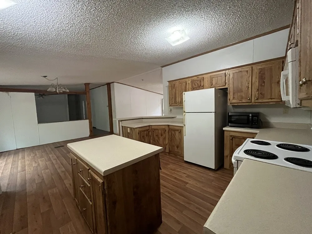 Manufactured Home For Sale in Hunt County , 1312 Raintree Road, West Tawakoni, Texas 75474, 4 Bedroom, 2 Bathroom, Garage spaces, 2,304 Sqft, built in 2007, mls#21329691, Real Estate Agent in West Tawakoni, Homes For Sale in Hunt county, Homes For Sale in West Tawakoni, Realtor in West Tawakoni Texas, Real Estate Brokerage Independent Realty Texas, Luminita Cordes Realtor