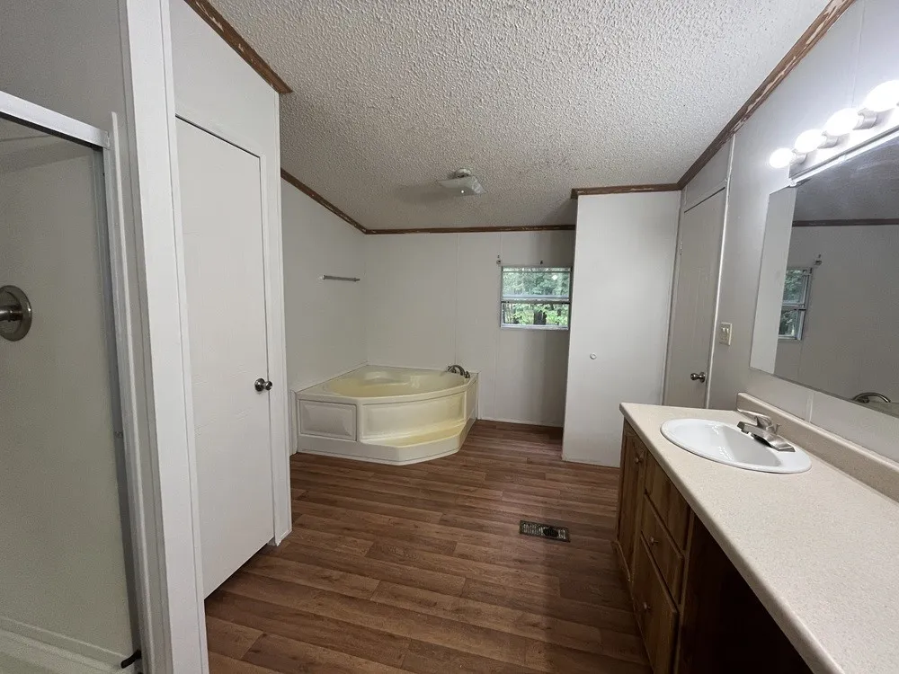 Manufactured Home For Sale in Hunt County , 1312 Raintree Road, West Tawakoni, Texas 75474, 4 Bedroom, 2 Bathroom, Garage spaces, 2,304 Sqft, built in 2007, mls#21329691, Real Estate Agent in West Tawakoni, Homes For Sale in Hunt county, Homes For Sale in West Tawakoni, Realtor in West Tawakoni Texas, Real Estate Brokerage Independent Realty Texas, Luminita Cordes Realtor