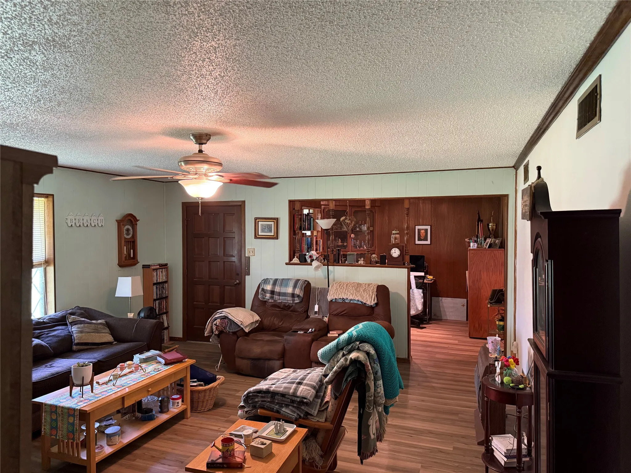 Single Family Residence For Sale in Fannin County , 446 County Road 1605, Ravenna, Texas 75476, 2 Bedroom, 2 Bathroom, 2 Garage spaces, 1,402 Sqft, built in 1973, Price $199,000, mls#21329696, Real Estate Agent in Ravenna, Homes For Sale in Fannin county, Homes For Sale in Ravenna, Realtor in Ravenna Texas, Real Estate Brokerage Independent Realty Texas, Luminita Cordes Realtor
