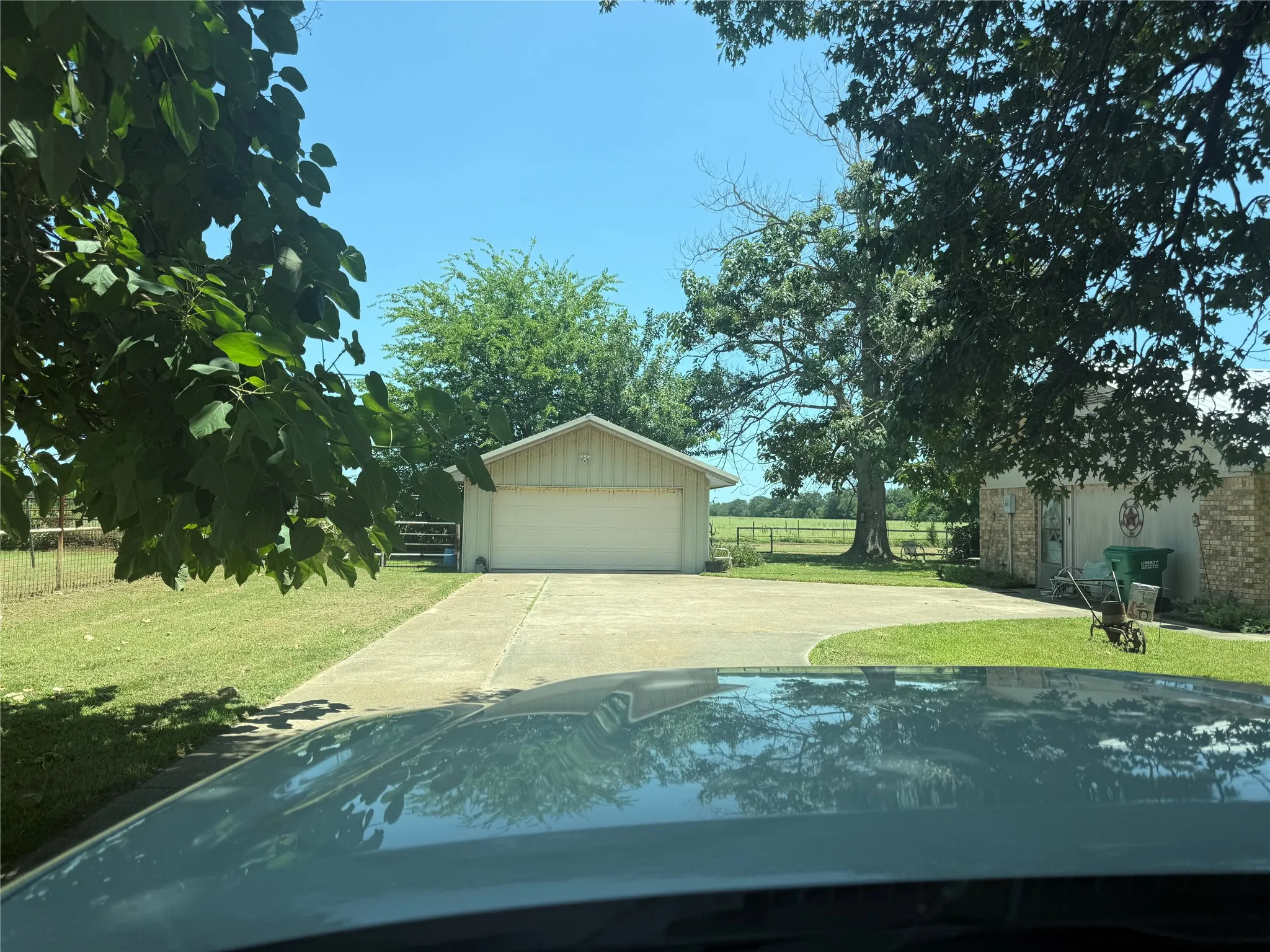 Single Family Residence For Sale in Fannin County , 446 County Road 1605, Ravenna, Texas 75476, 2 Bedroom, 2 Bathroom, 2 Garage spaces, 1,402 Sqft, built in 1973, Price $199,000, mls#21329696, Real Estate Agent in Ravenna, Homes For Sale in Fannin county, Homes For Sale in Ravenna, Realtor in Ravenna Texas, Real Estate Brokerage Independent Realty Texas, Luminita Cordes Realtor