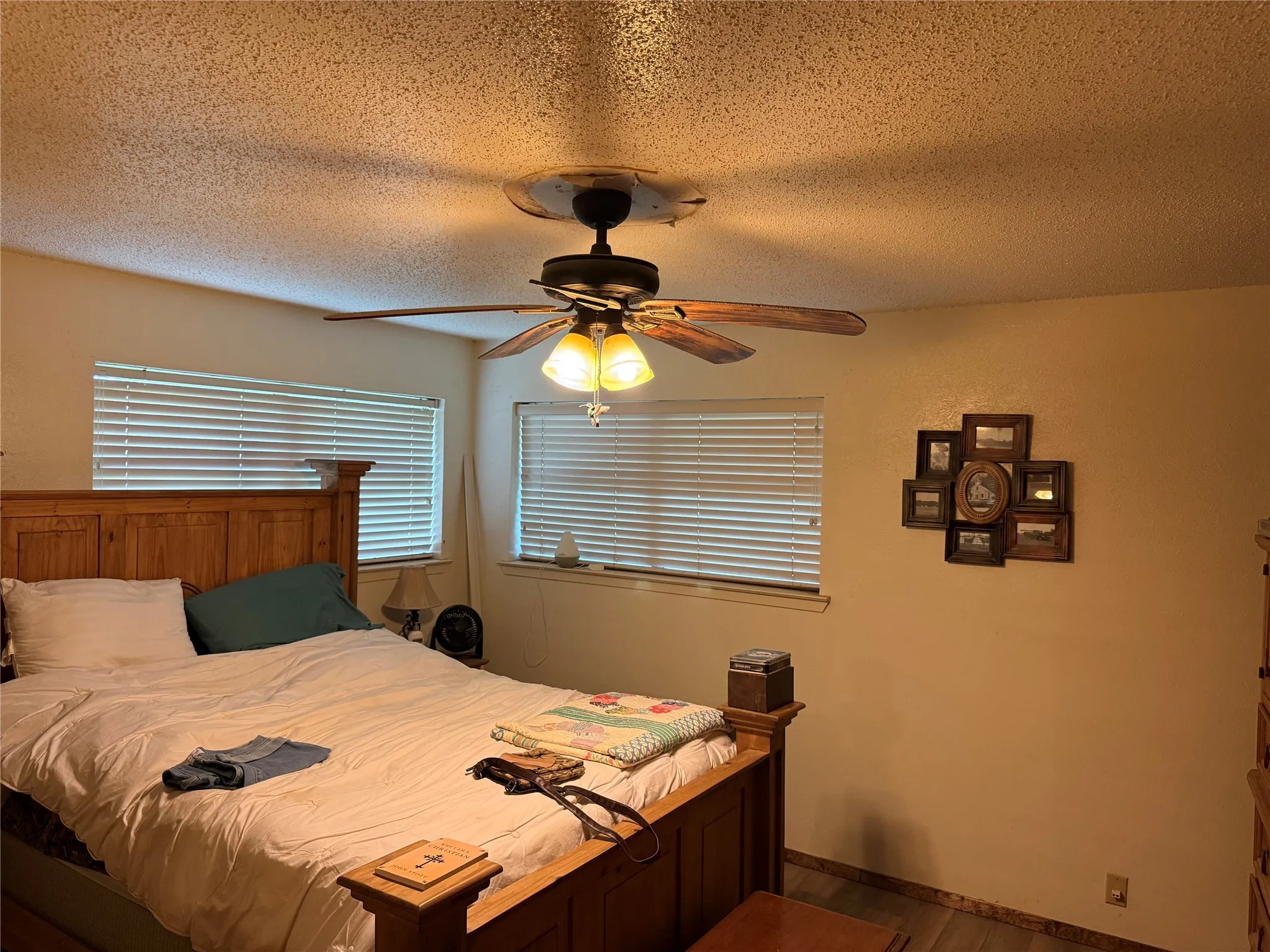 Single Family Residence For Sale in Fannin County , 446 County Road 1605, Ravenna, Texas 75476, 2 Bedroom, 2 Bathroom, 2 Garage spaces, 1,402 Sqft, built in 1973, Price $199,000, mls#21329696, Real Estate Agent in Ravenna, Homes For Sale in Fannin county, Homes For Sale in Ravenna, Realtor in Ravenna Texas, Real Estate Brokerage Independent Realty Texas, Luminita Cordes Realtor