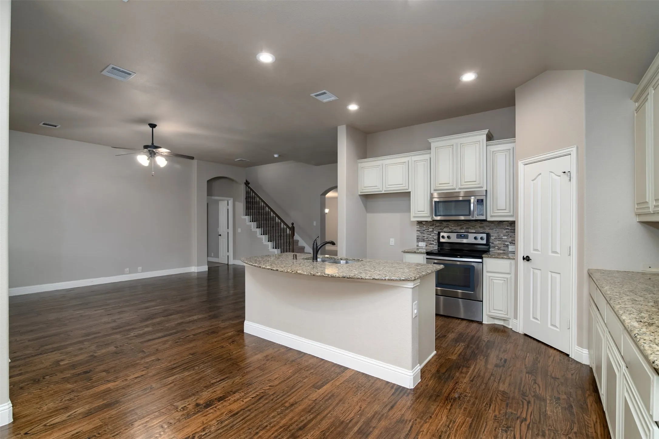Single Family Residence For Rent in Denton County , 3417 Tempest Lane, Little Elm, Texas 75068, 4 Bedrooms, 3 Bathrooms, 2 Garage spaces, 2,755 Sqft, built in 2014, Price $2,990, mls#21329614, Real Estate Agent in Little Elm, Homes For Rent in Denton county, Homes For Rent in Little Elm, Realtor in Little Elm Texas, Real Estate Brokerage Independent Realty Texas, Luminita Cordes Realtor