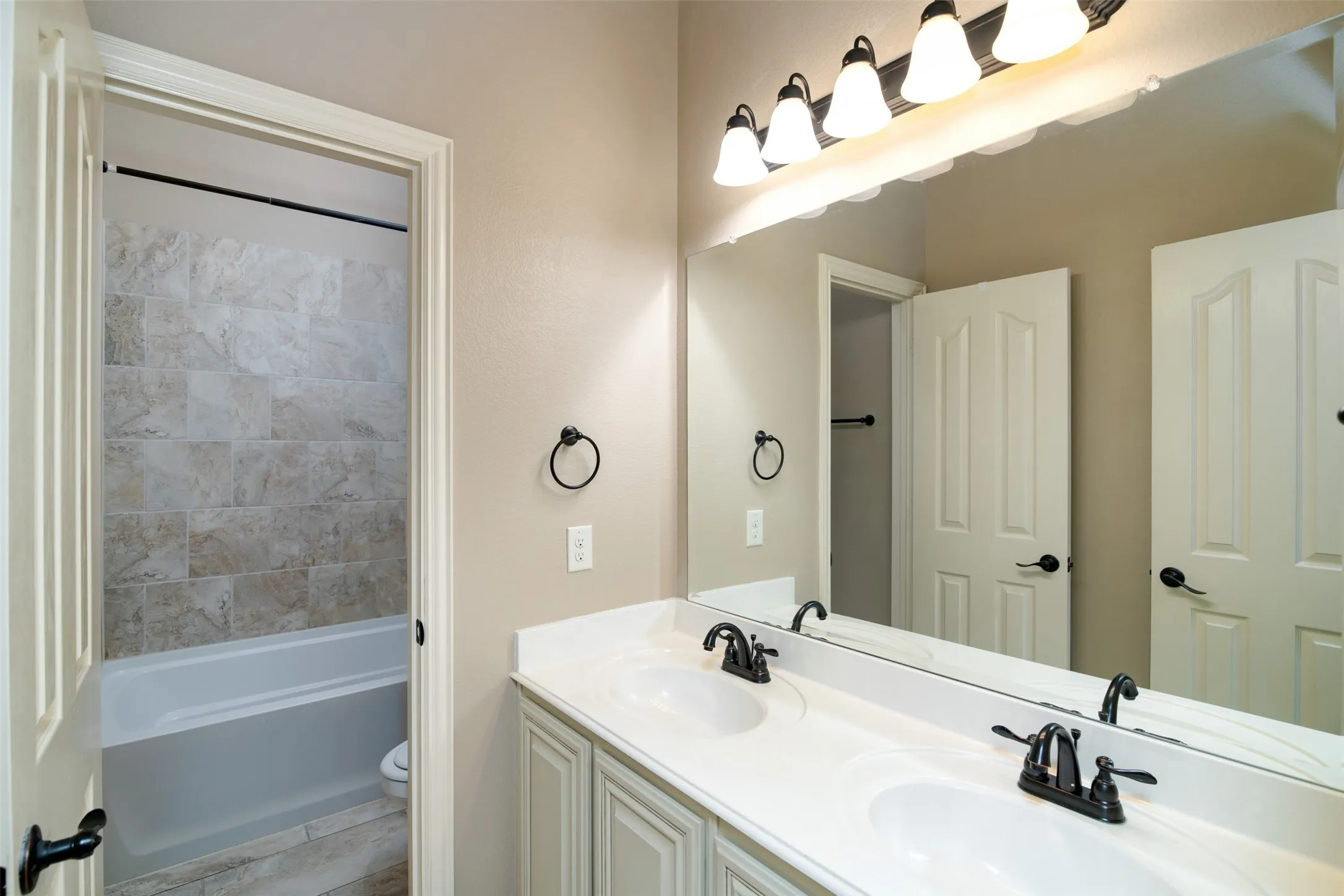 Single Family Residence For Rent in Denton County , 3417 Tempest Lane, Little Elm, Texas 75068, 4 Bedrooms, 3 Bathrooms, 2 Garage spaces, 2,755 Sqft, built in 2014, Price $2,990, mls#21329614, Real Estate Agent in Little Elm, Homes For Rent in Denton county, Homes For Rent in Little Elm, Realtor in Little Elm Texas, Real Estate Brokerage Independent Realty Texas, Luminita Cordes Realtor
