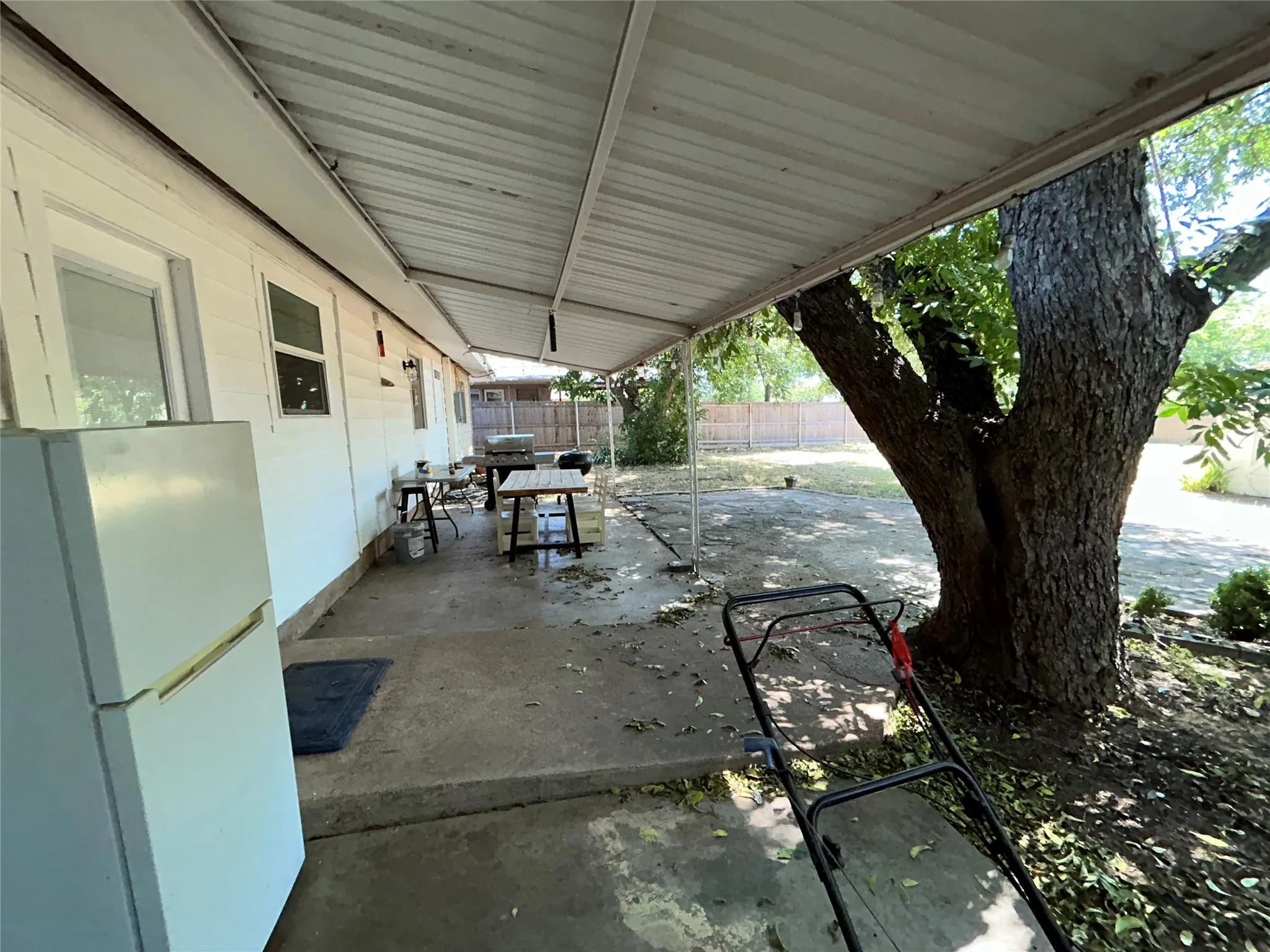 Single Family Residence For Sale in Young County , 908 Fairview Street, Graham, Texas 76450, 4 Bedroom, 3 Bathroom, Garage spaces, 1,470 Sqft, built in 1960, mls#21329715, Real Estate Agent in Graham, Homes For Sale in Young county, Homes For Sale in Graham, Realtor in Graham Texas, Real Estate Brokerage Independent Realty Texas, Luminita Cordes Realtor