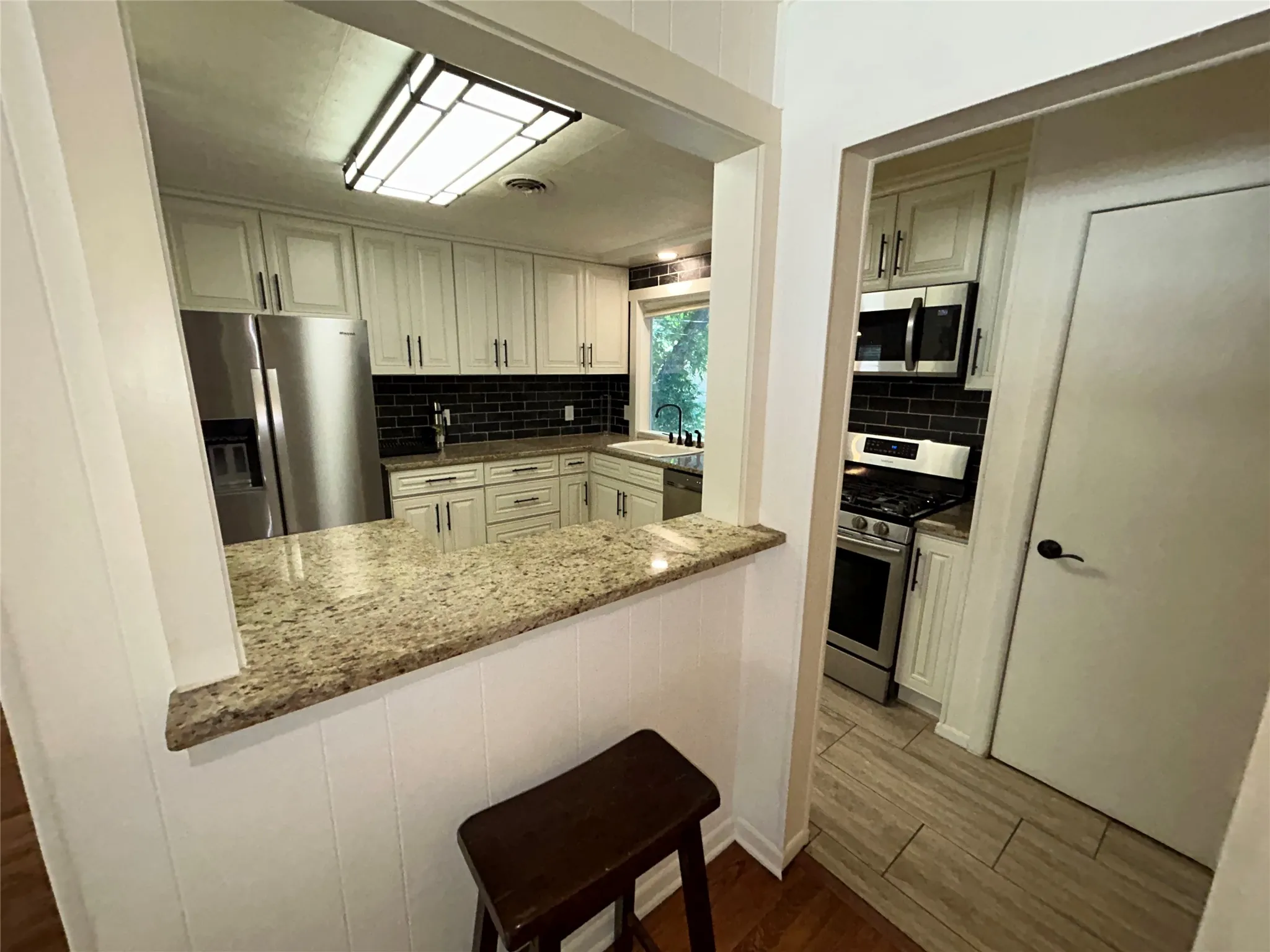 Single Family Residence For Sale in Young County , 908 Fairview Street, Graham, Texas 76450, 4 Bedroom, 3 Bathroom, Garage spaces, 1,470 Sqft, built in 1960, mls#21329715, Real Estate Agent in Graham, Homes For Sale in Young county, Homes For Sale in Graham, Realtor in Graham Texas, Real Estate Brokerage Independent Realty Texas, Luminita Cordes Realtor