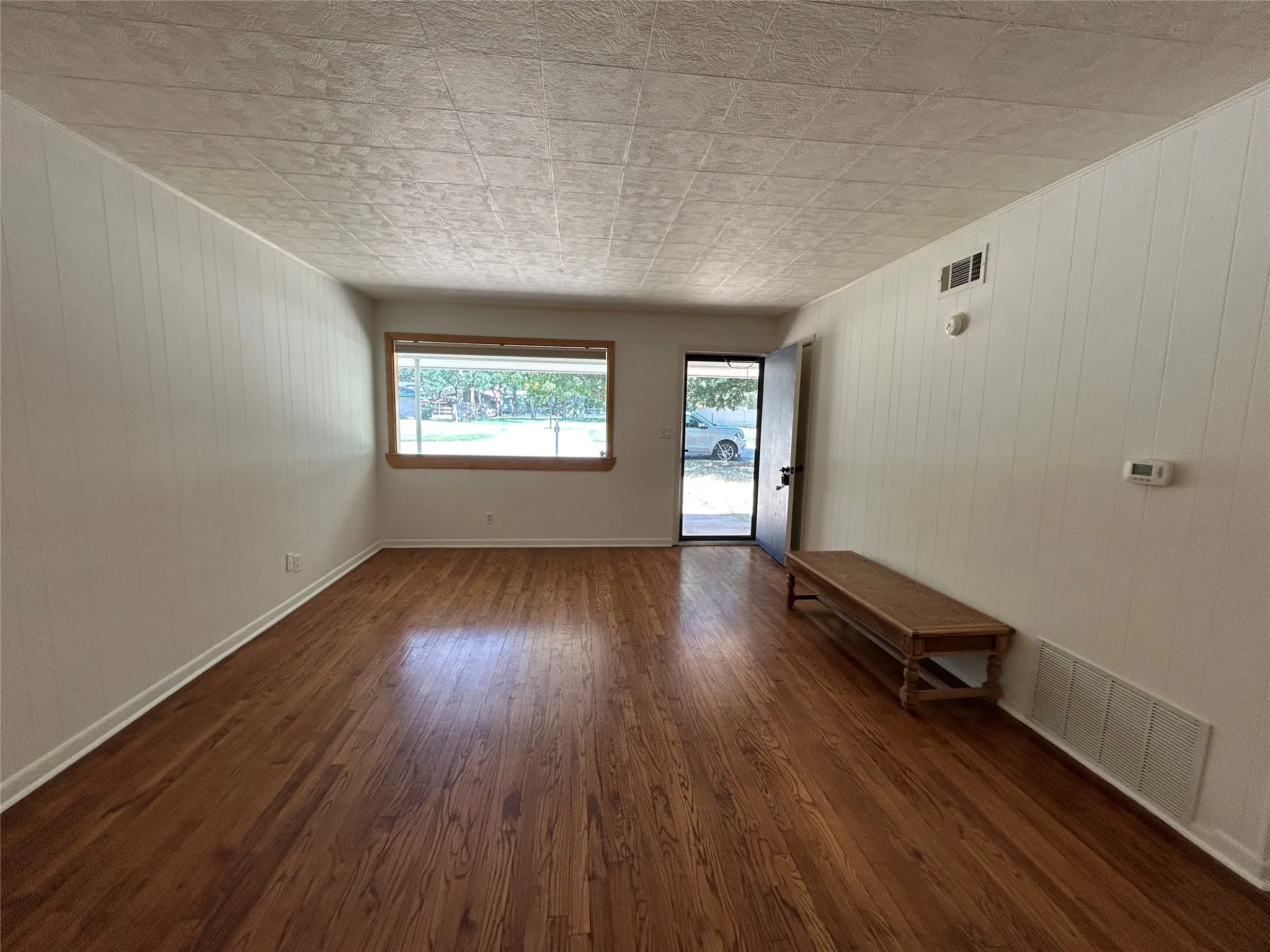 Single Family Residence For Sale in Young County , 908 Fairview Street, Graham, Texas 76450, 4 Bedroom, 3 Bathroom, Garage spaces, 1,470 Sqft, built in 1960, mls#21329715, Real Estate Agent in Graham, Homes For Sale in Young county, Homes For Sale in Graham, Realtor in Graham Texas, Real Estate Brokerage Independent Realty Texas, Luminita Cordes Realtor