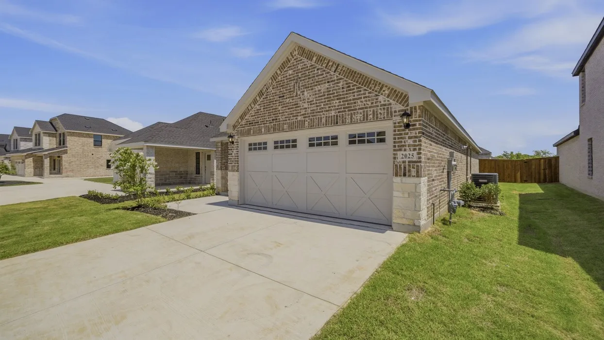 Single Family Residence For Sale in Collin County , 2025 Whispering Lane, Celina, Texas 75009, 3 Bedroom, 2 Bathroom, 2 Garage spaces, 1,335 Sqft, built in 2026, mls#21329719, Real Estate Agent in Celina, Homes For Sale in Collin county, Homes For Sale in Celina, Realtor in Celina Texas, Real Estate Brokerage Independent Realty Texas, Luminita Cordes Realtor