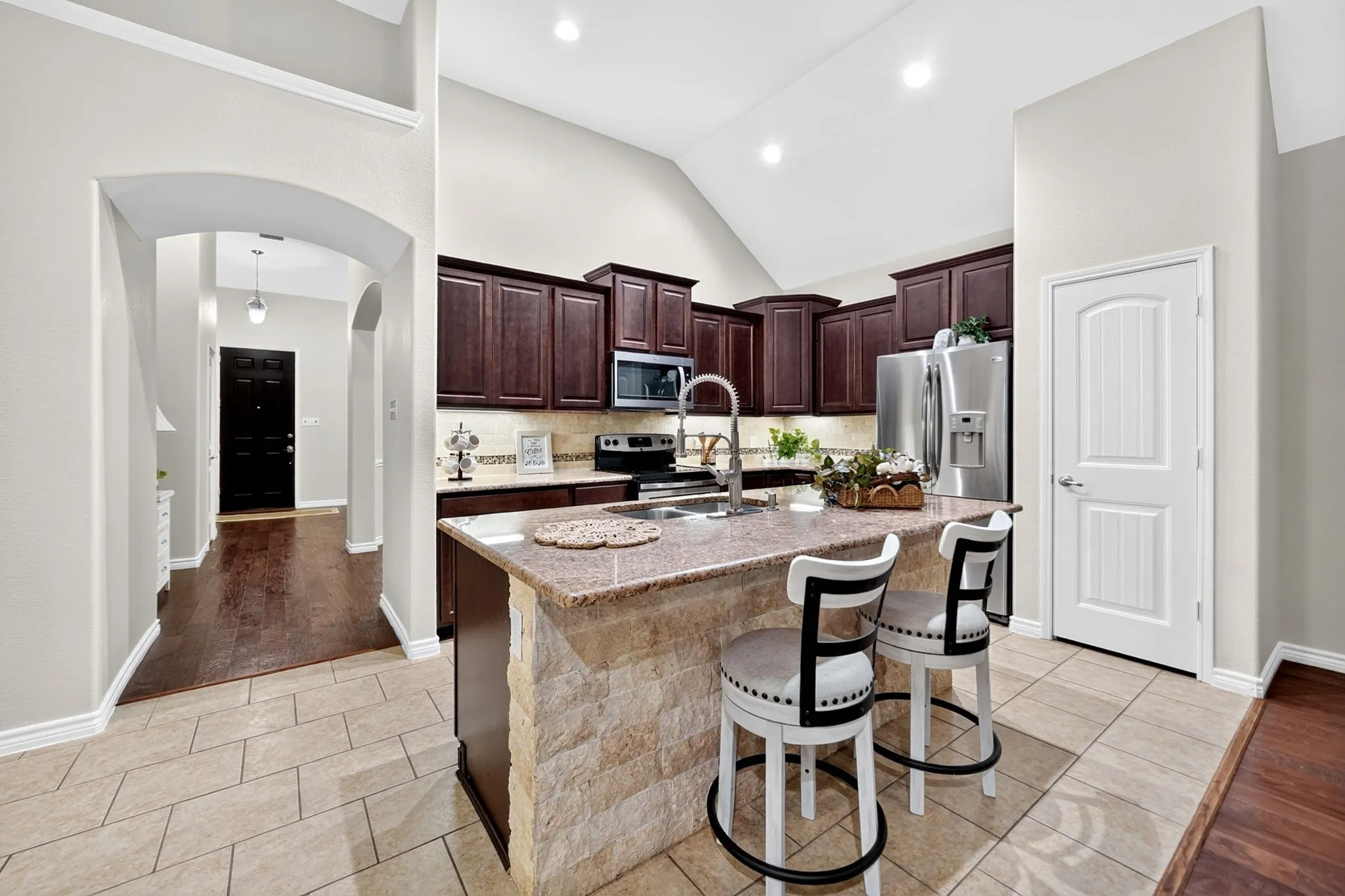 Single Family Residence For Sale in Denton County , 11205 Gibbons Creek Drive, Frisco, Texas 75036, 3 Bedroom, 2 Bathroom, 2 Garage spaces, 2,122 Sqft, built in 2014, mls#21329656, Real Estate Agent in Frisco, Homes For Sale in Denton county, Homes For Sale in Frisco, Realtor in Frisco Texas, Real Estate Brokerage Independent Realty Texas, Luminita Cordes Realtor