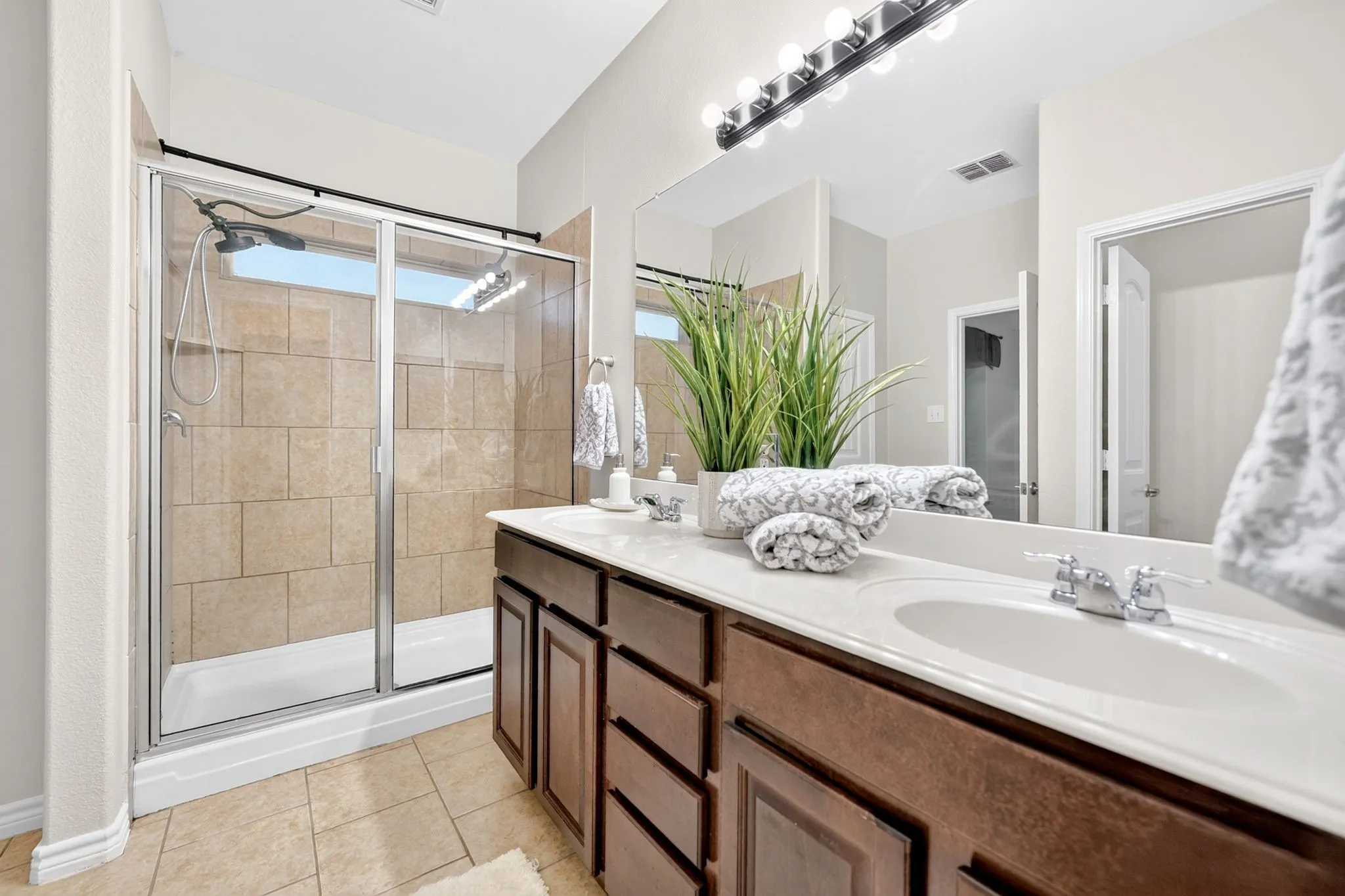 Single Family Residence For Sale in Denton County , 11205 Gibbons Creek Drive, Frisco, Texas 75036, 3 Bedroom, 2 Bathroom, 2 Garage spaces, 2,122 Sqft, built in 2014, mls#21329656, Real Estate Agent in Frisco, Homes For Sale in Denton county, Homes For Sale in Frisco, Realtor in Frisco Texas, Real Estate Brokerage Independent Realty Texas, Luminita Cordes Realtor