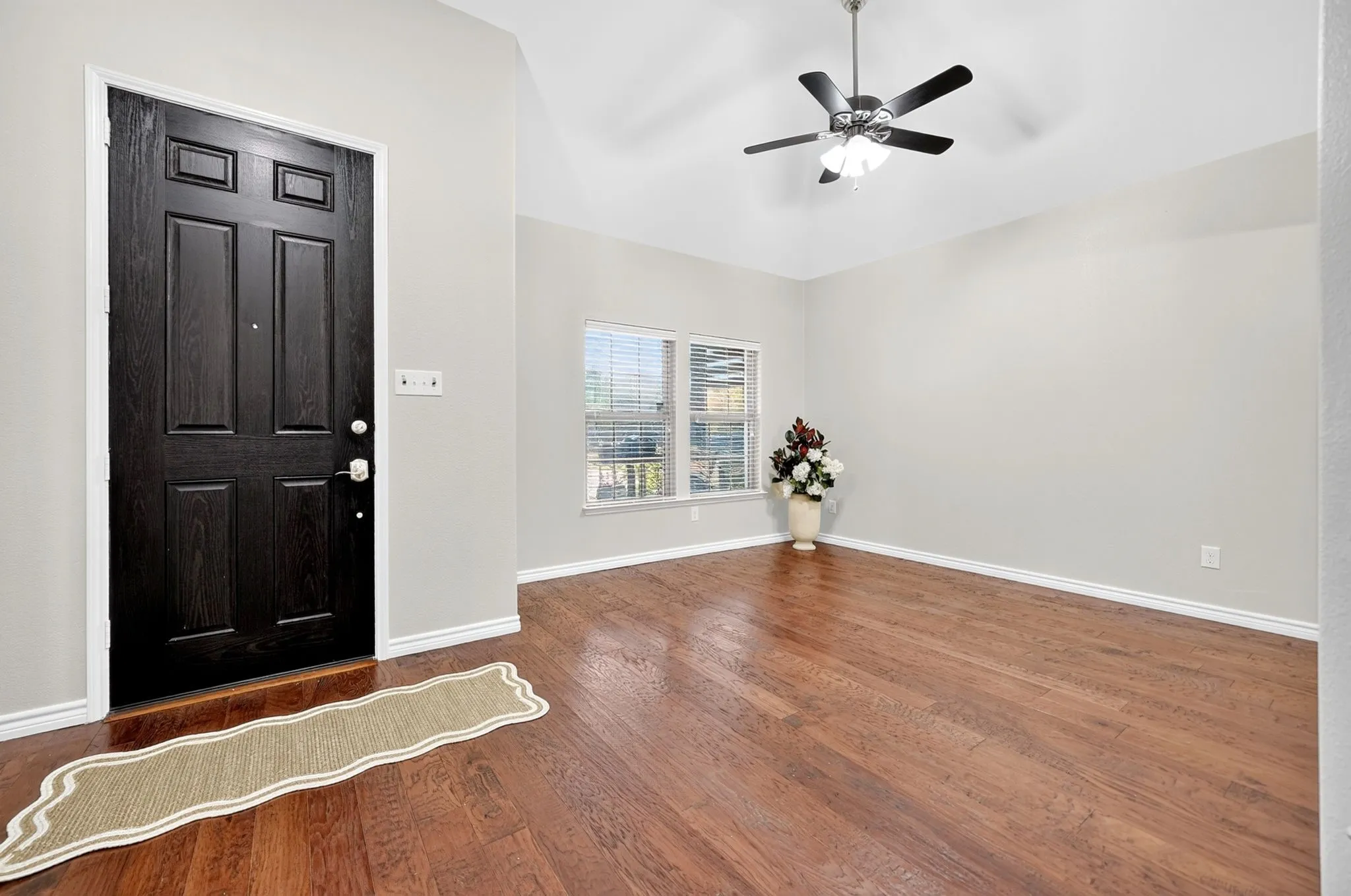 Single Family Residence For Sale in Denton County , 11205 Gibbons Creek Drive, Frisco, Texas 75036, 3 Bedroom, 2 Bathroom, 2 Garage spaces, 2,122 Sqft, built in 2014, mls#21329656, Real Estate Agent in Frisco, Homes For Sale in Denton county, Homes For Sale in Frisco, Realtor in Frisco Texas, Real Estate Brokerage Independent Realty Texas, Luminita Cordes Realtor